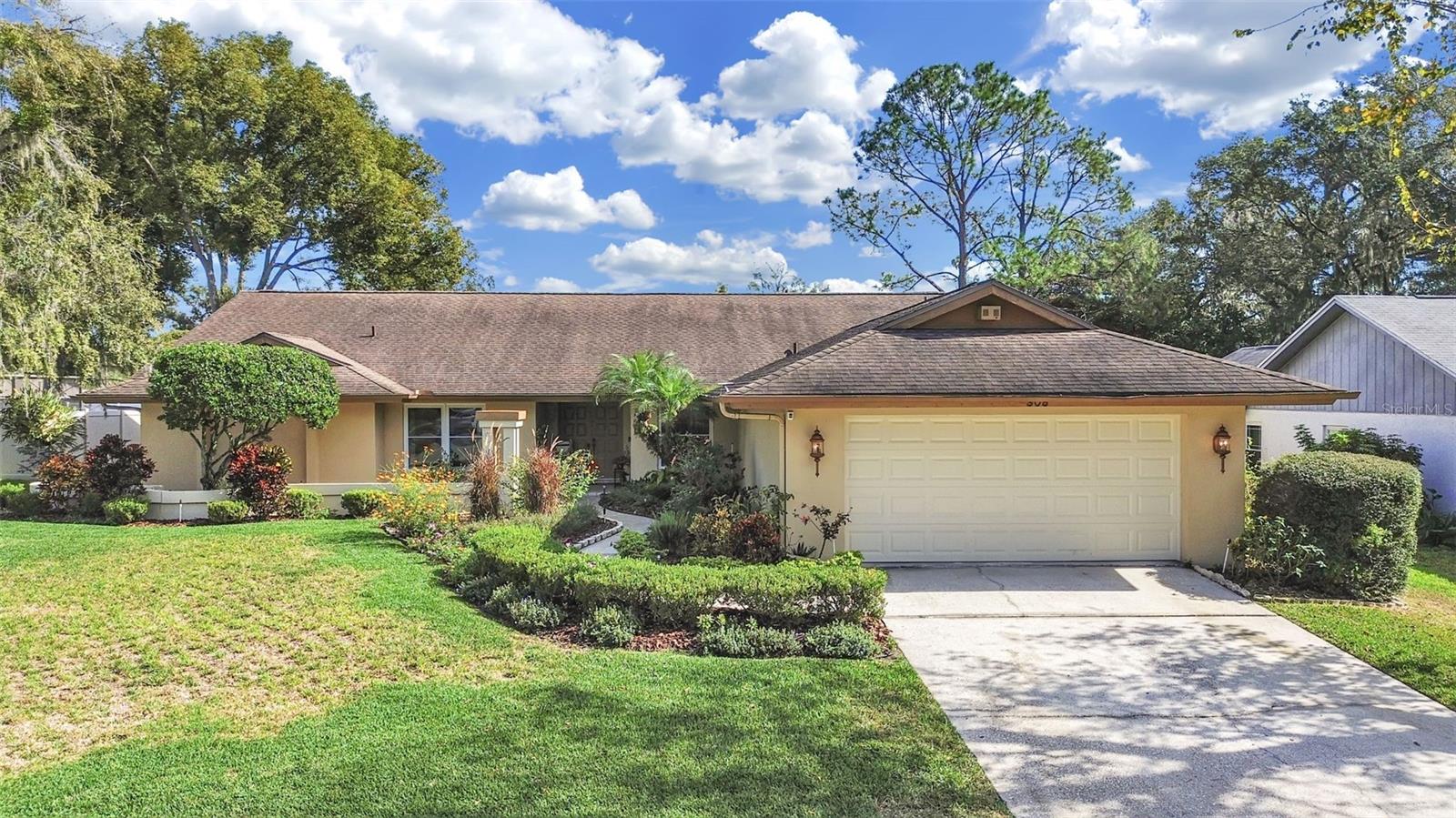 305 Running Horse Rd photo 1