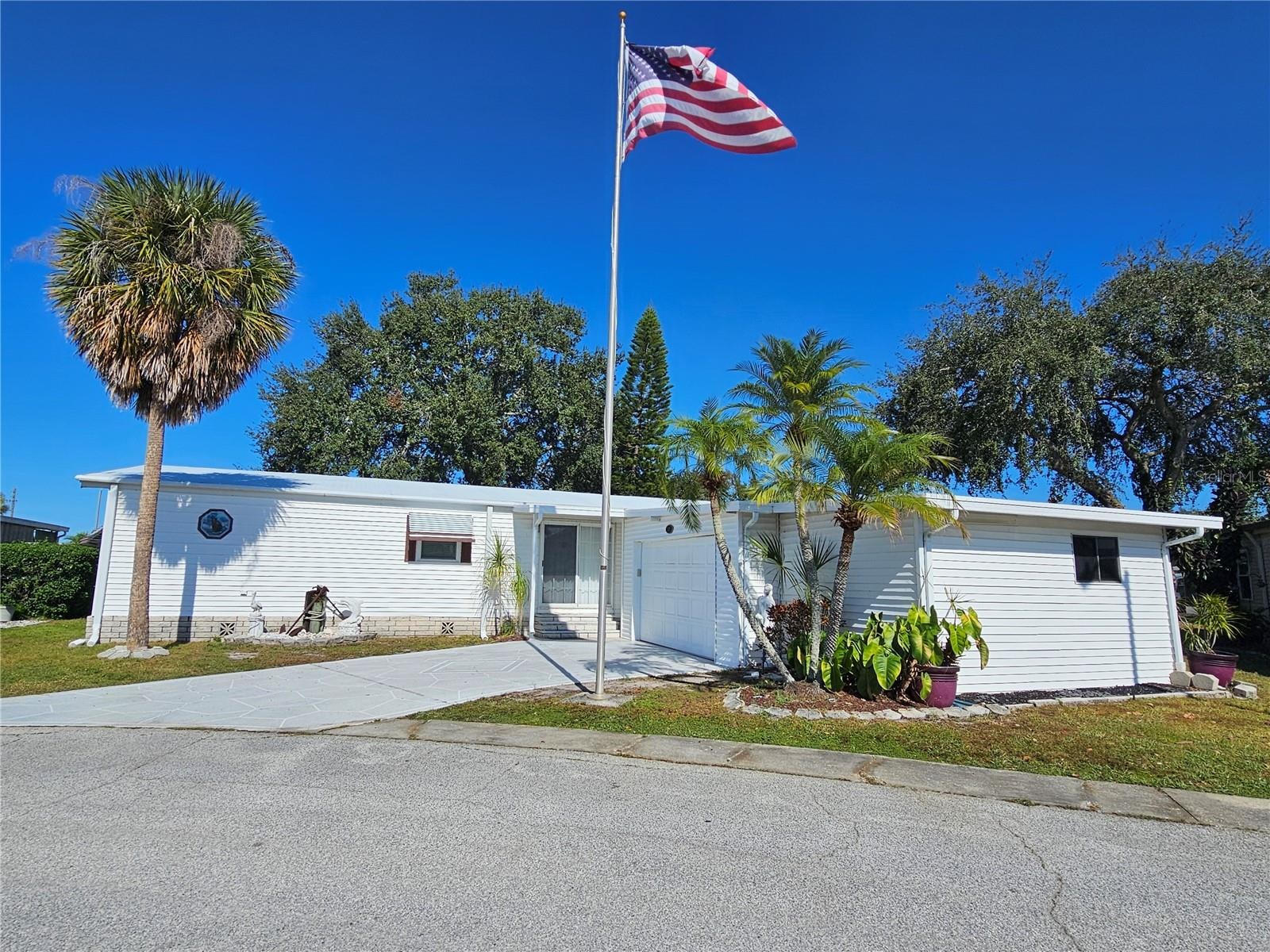101 Dolphin Dr N photo 1