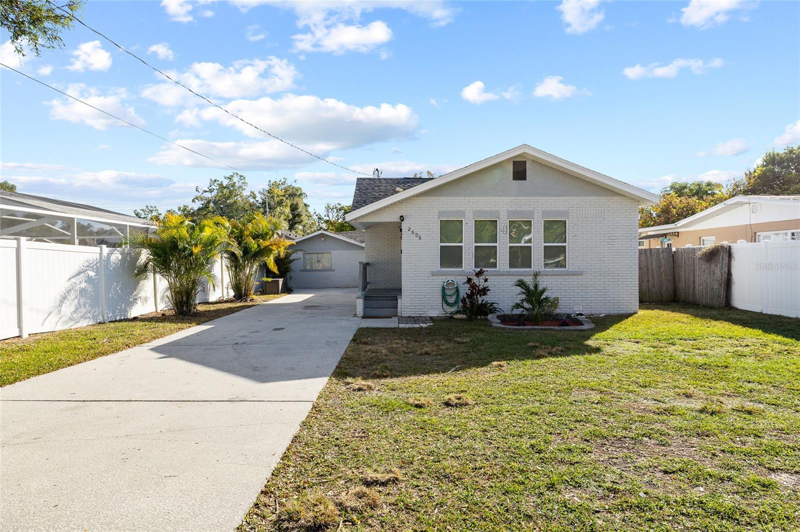 2606 W Henry Ave photo 1