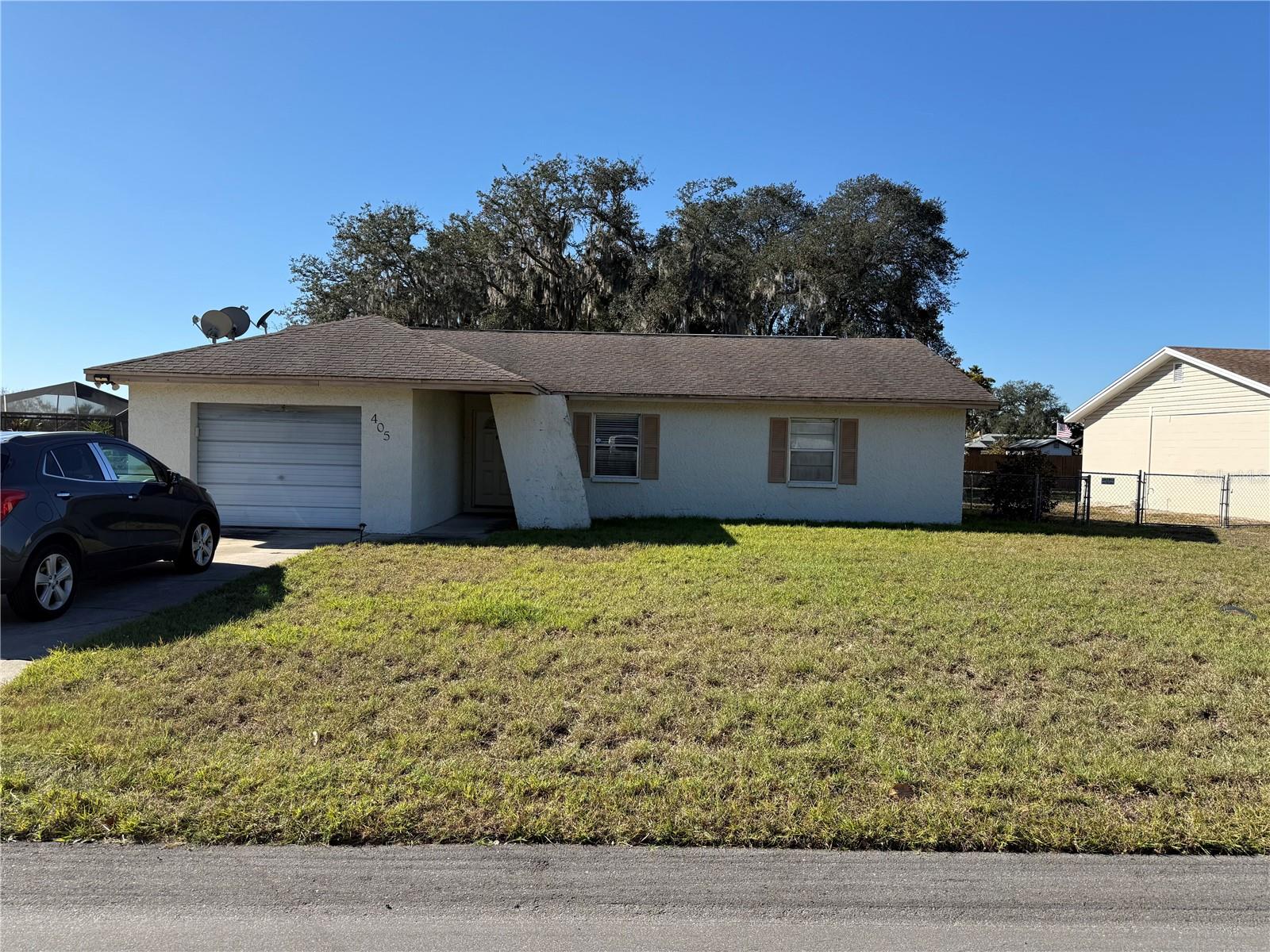 405 Hickory Ln photo 1