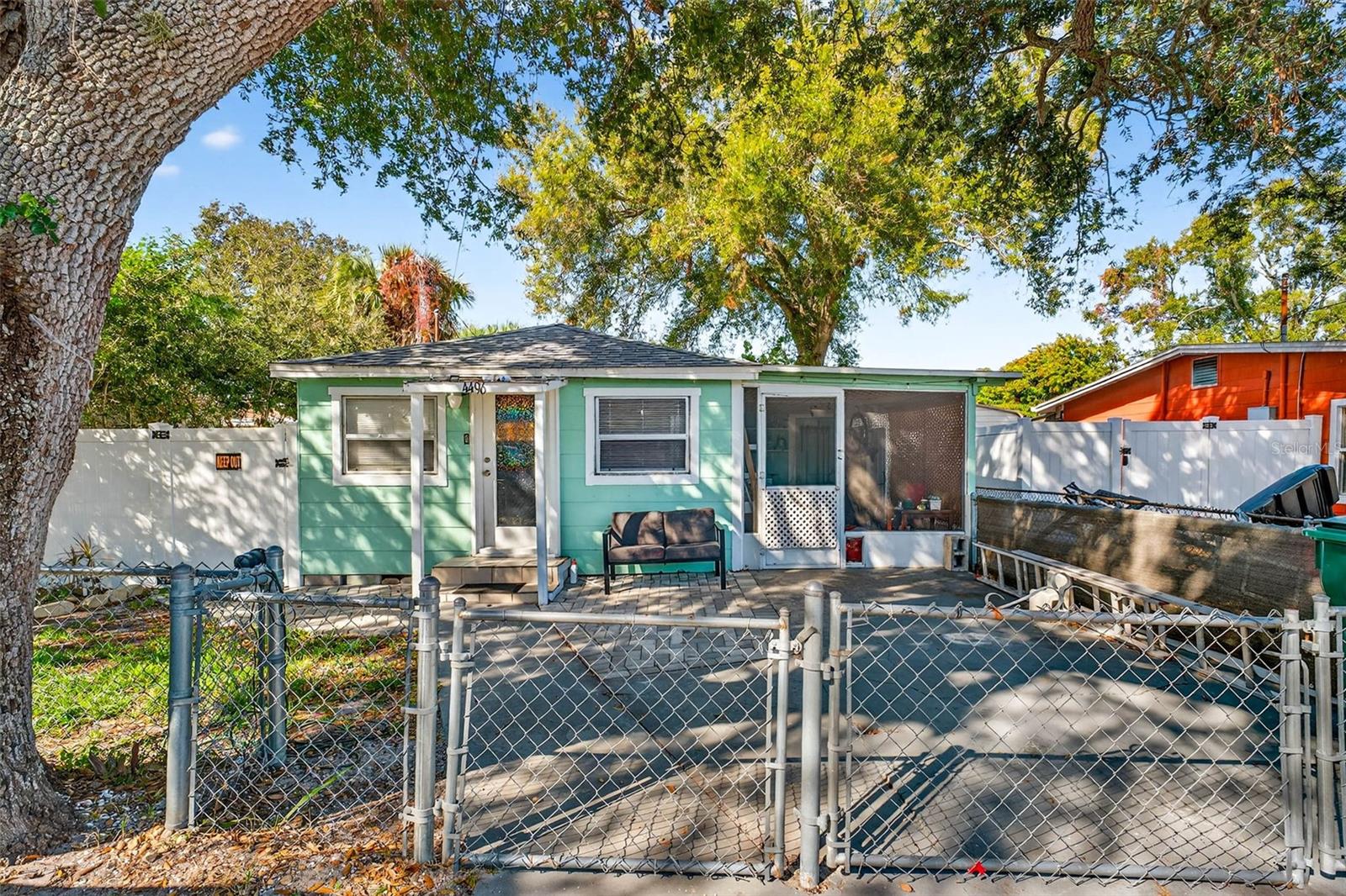 4496 Star St N photo 1