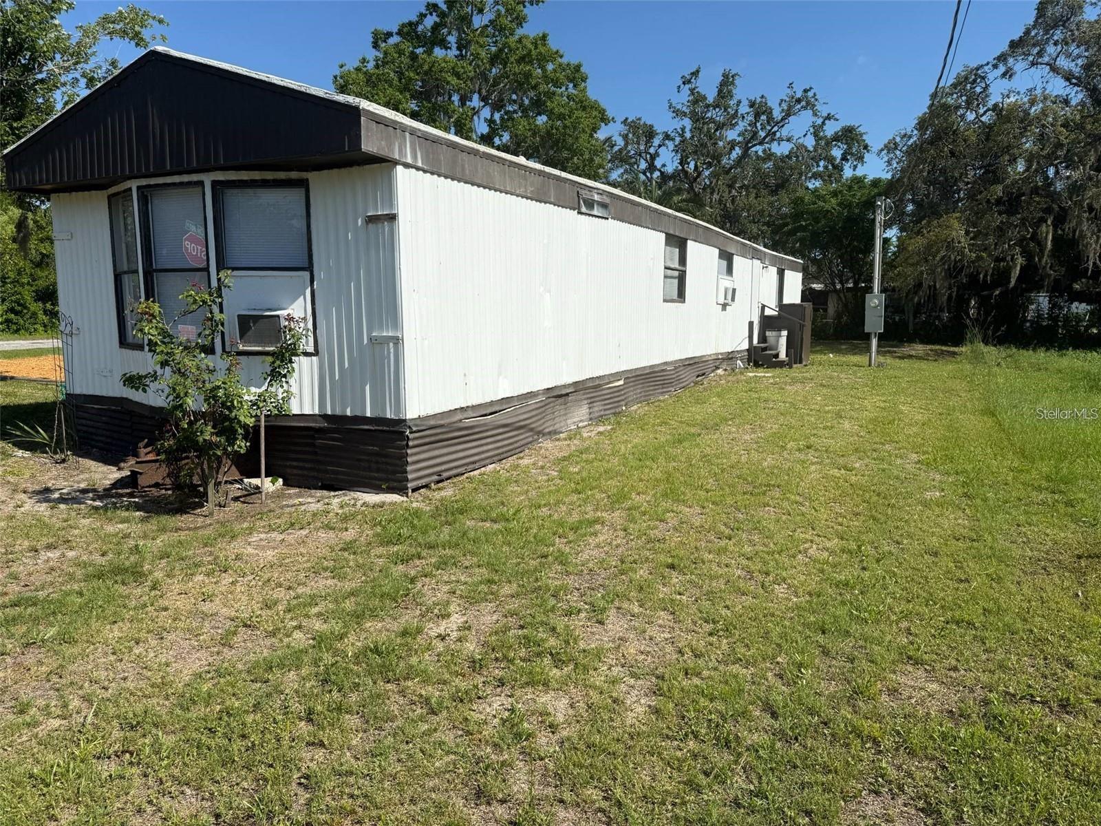 9444 Loras St photo 1