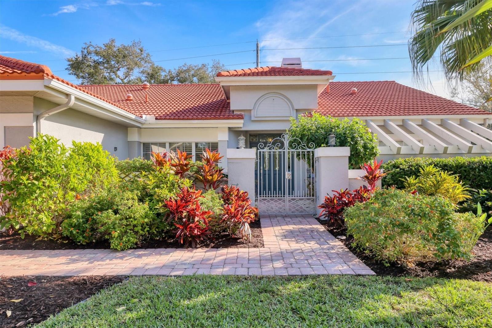 4305 Highland Oaks Cir photo 1