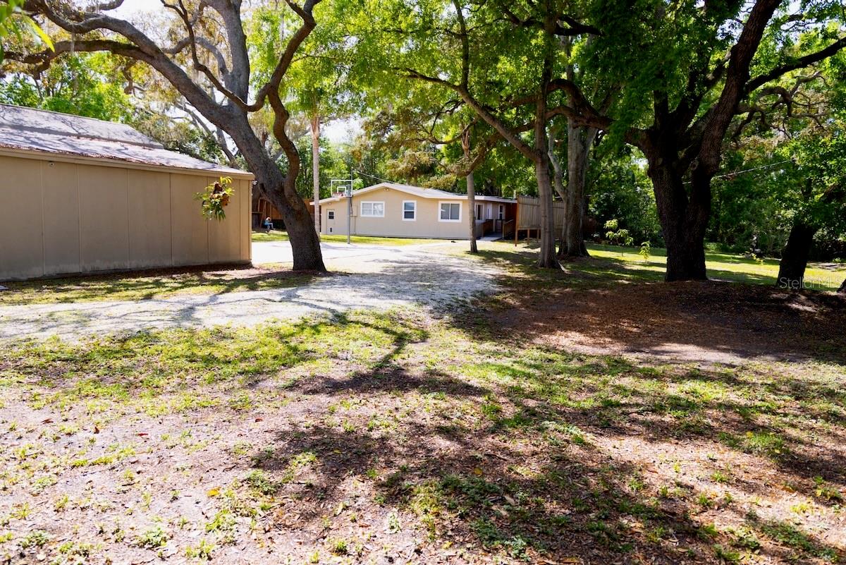 544 Farnum Dr photo 1