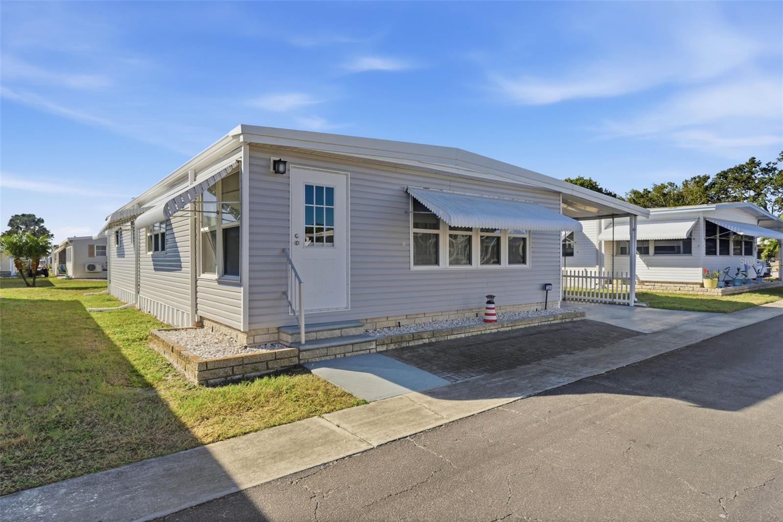 226 Royal Palm Cir photo 1