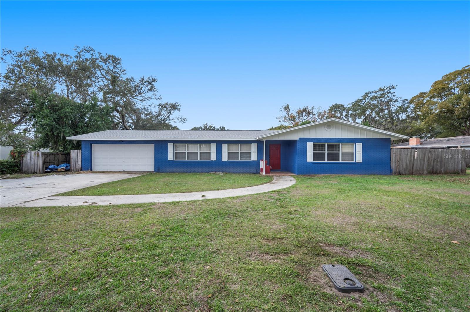 4911 Whiteoak Dr E photo 1