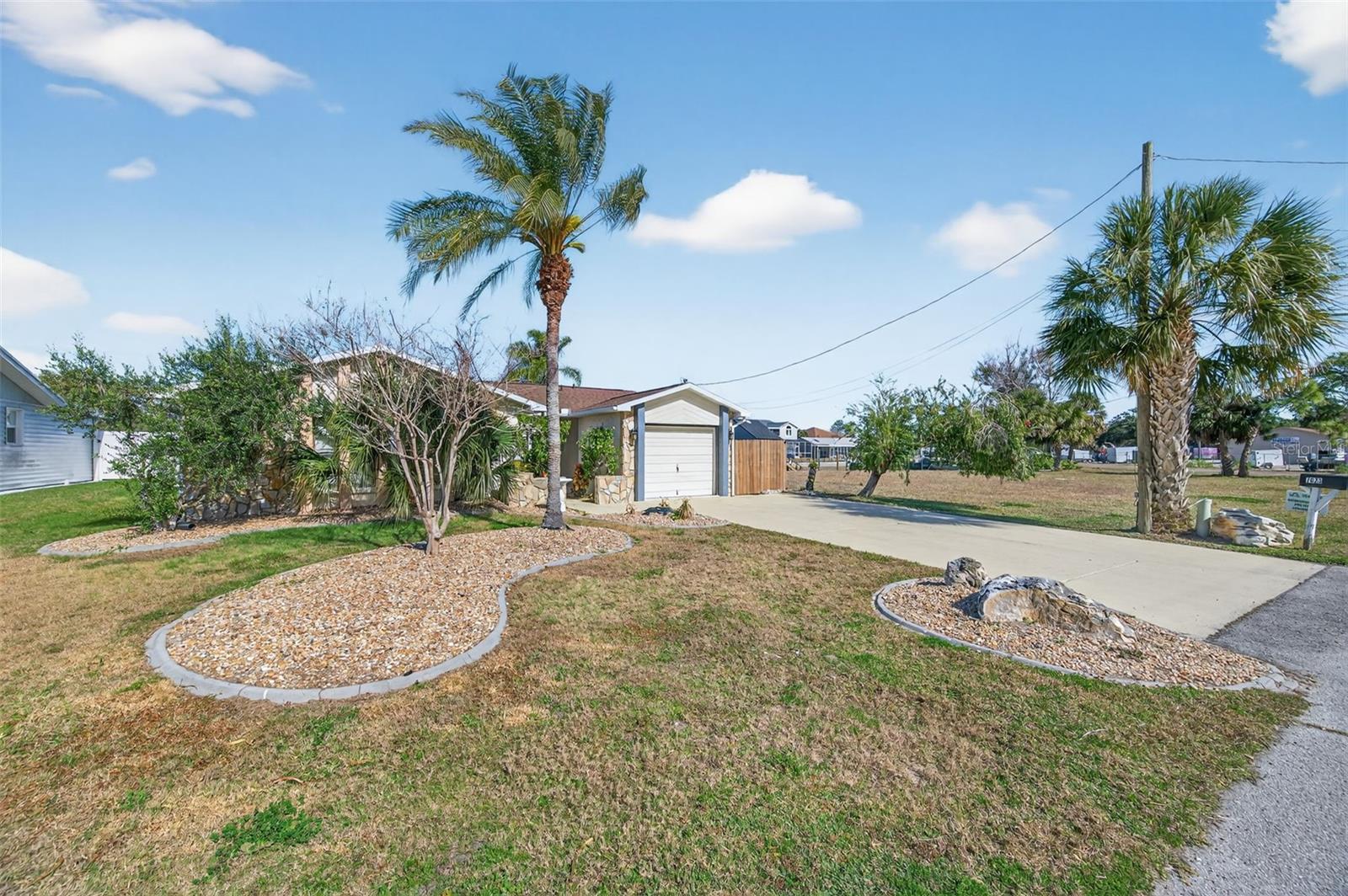 7623 Mako Dr photo 1