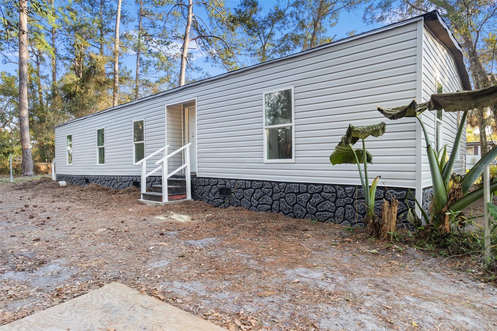18186 Ferry Ave photo 1