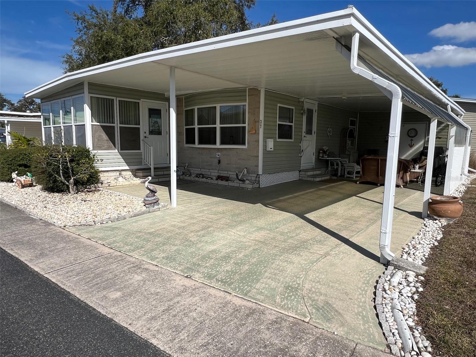 37 Pindo Palm St W photo 1
