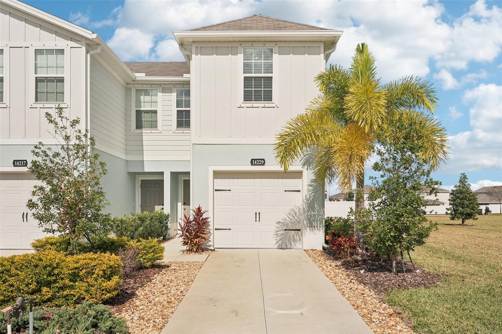 14229 Crimson Ave photo 1