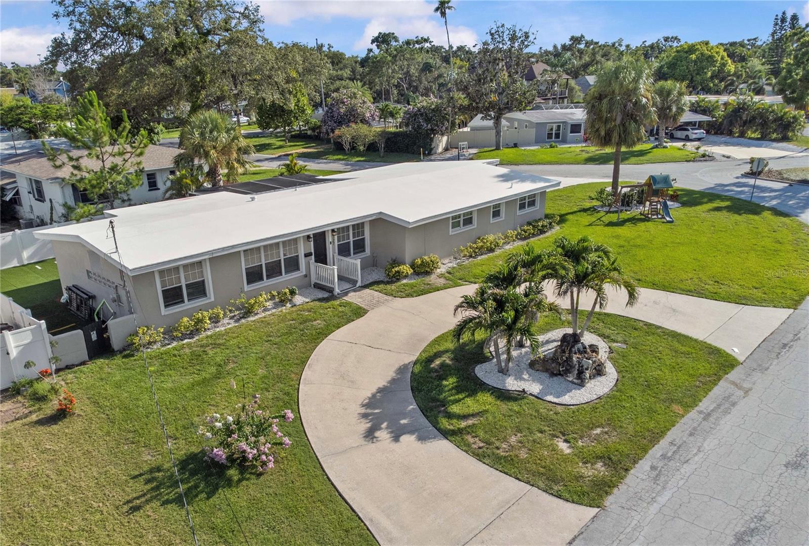 327 Sunny Ln photo 1