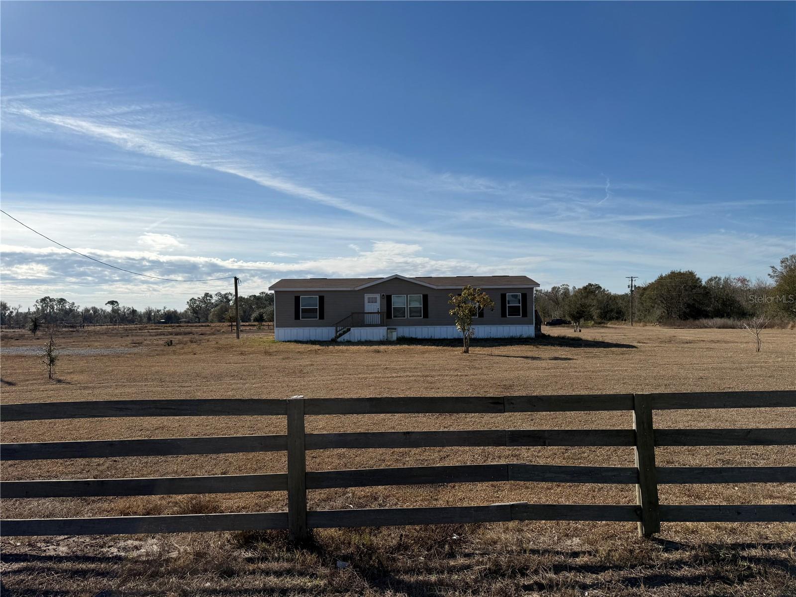 15807 County Road 672 photo 1