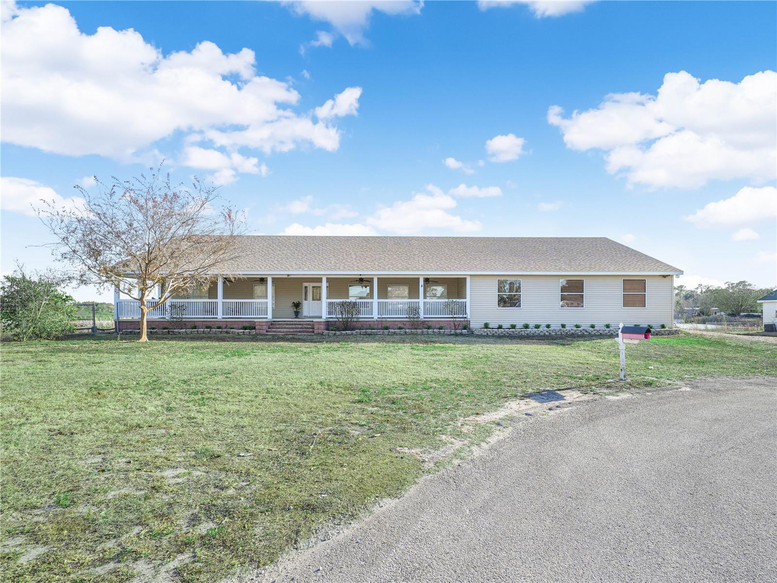 124 Pangola Dr photo 1