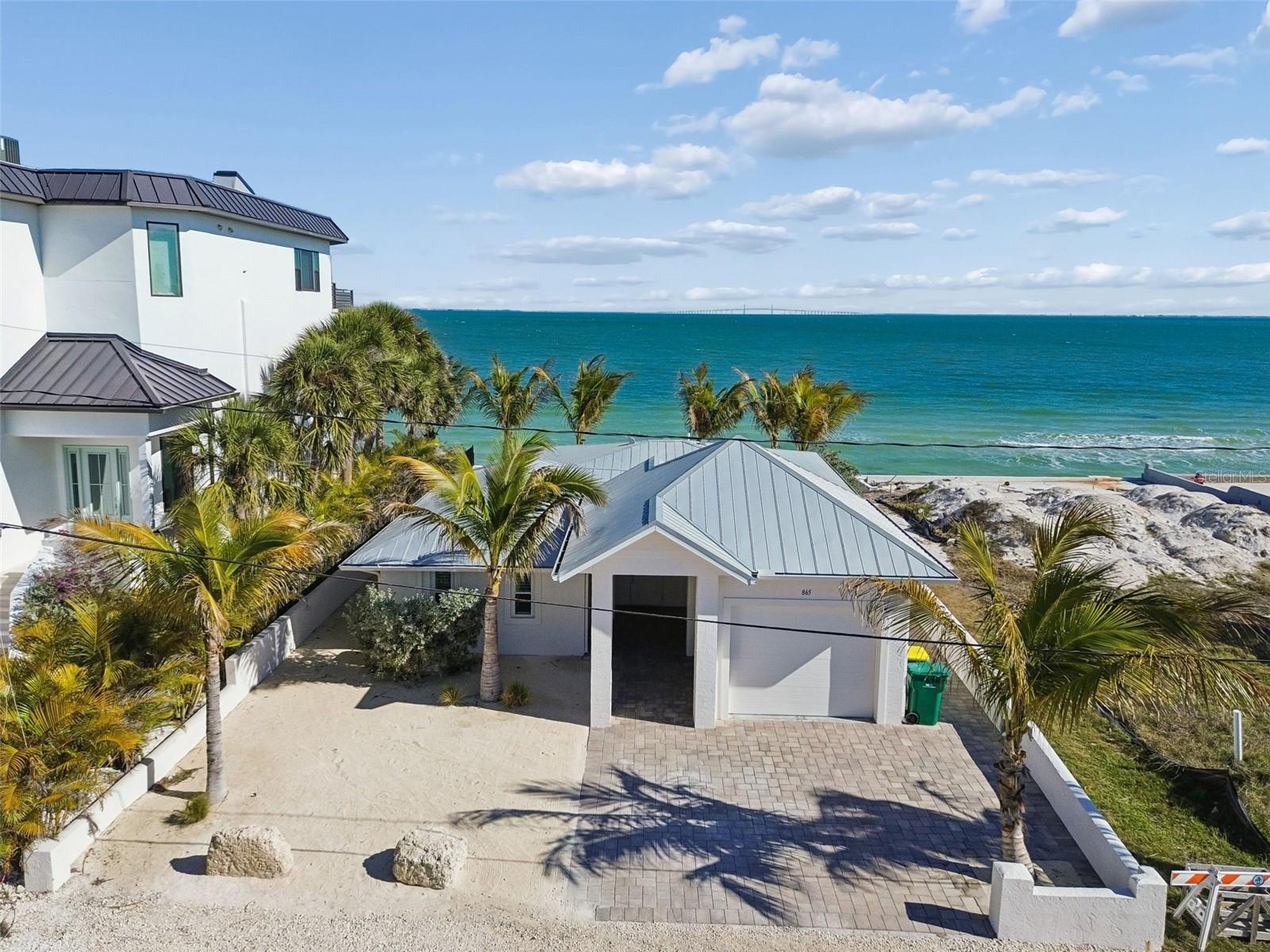 865 N Shore Dr photo 1