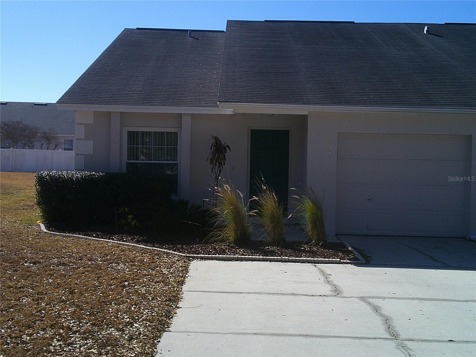 1084 Meadowood Pointe Rd photo 1