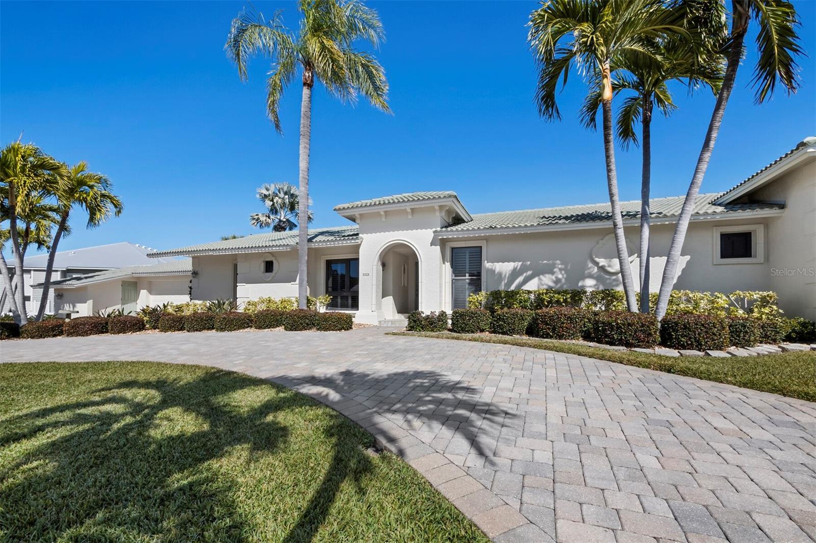 5970 Emerald Harbor Dr photo 1