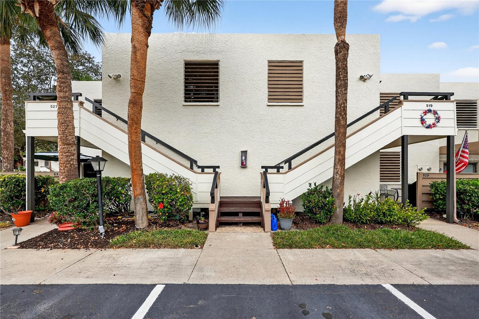 521 Lakeside Dr #521 photo 1
