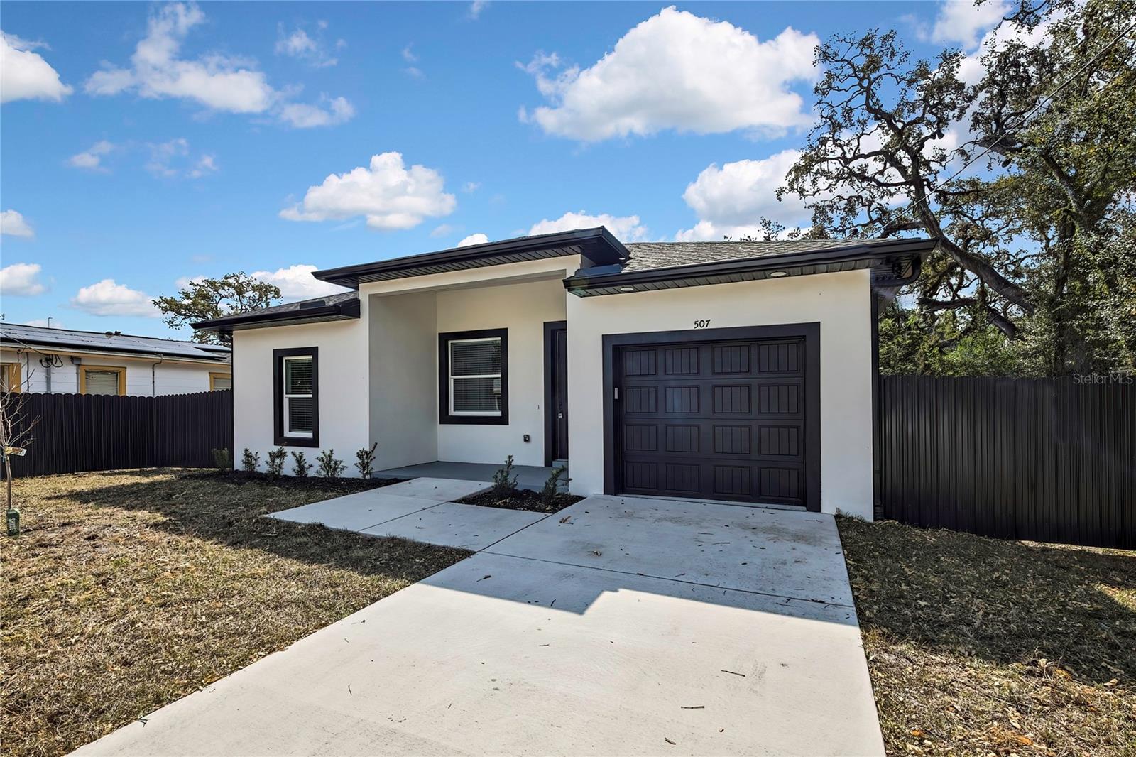 507 E Baker photo 1