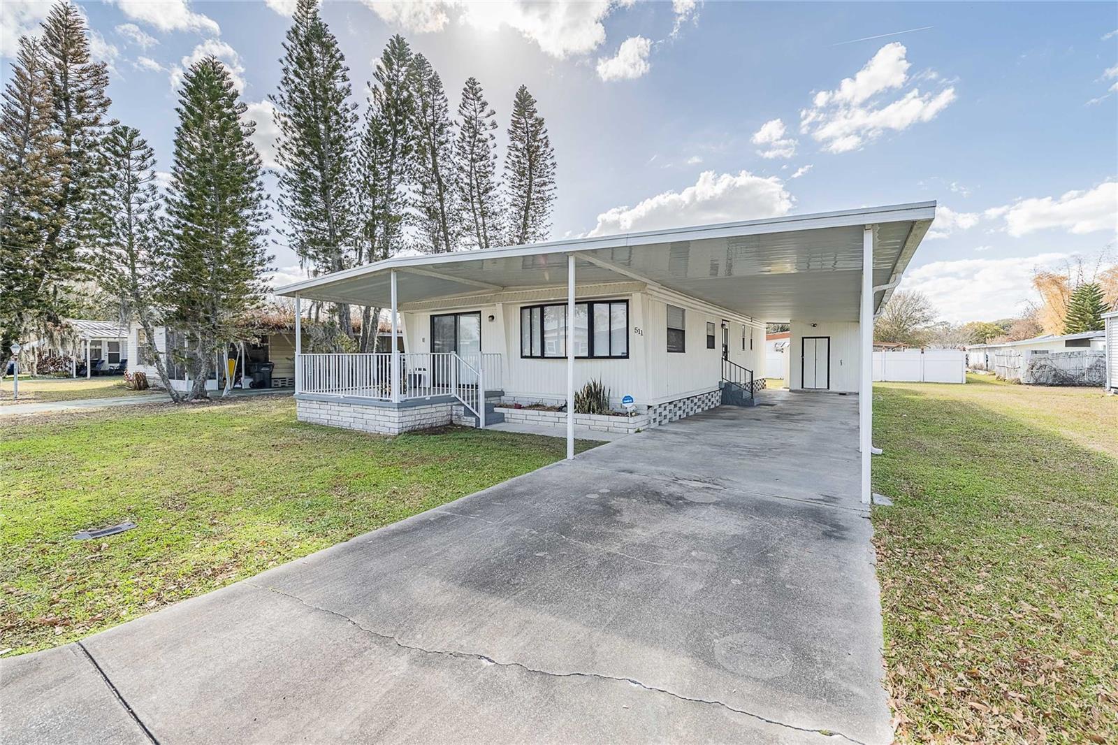 511 Lazy Lake Dr W photo 1