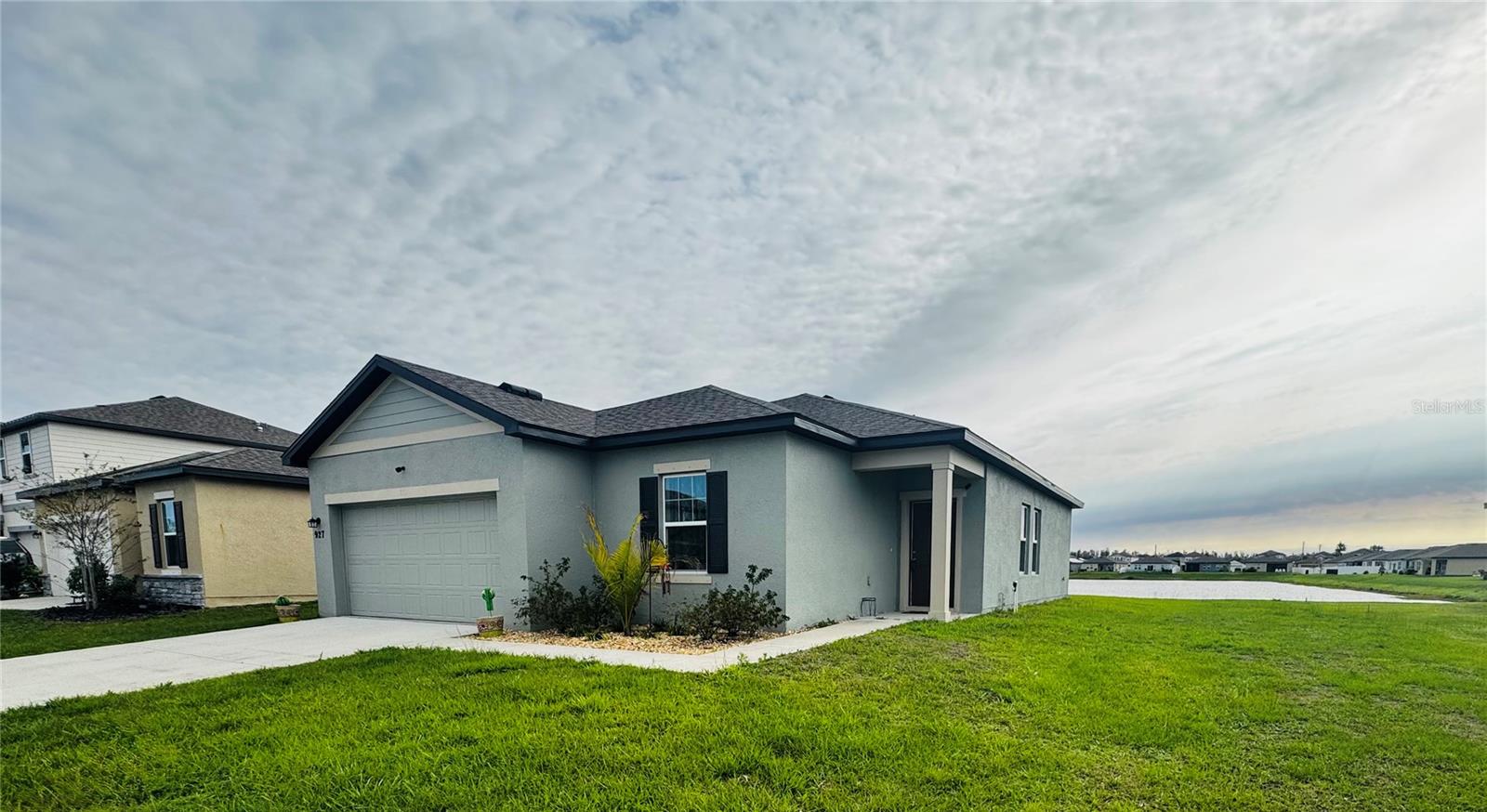 927 Kelly Fern Loop photo 1