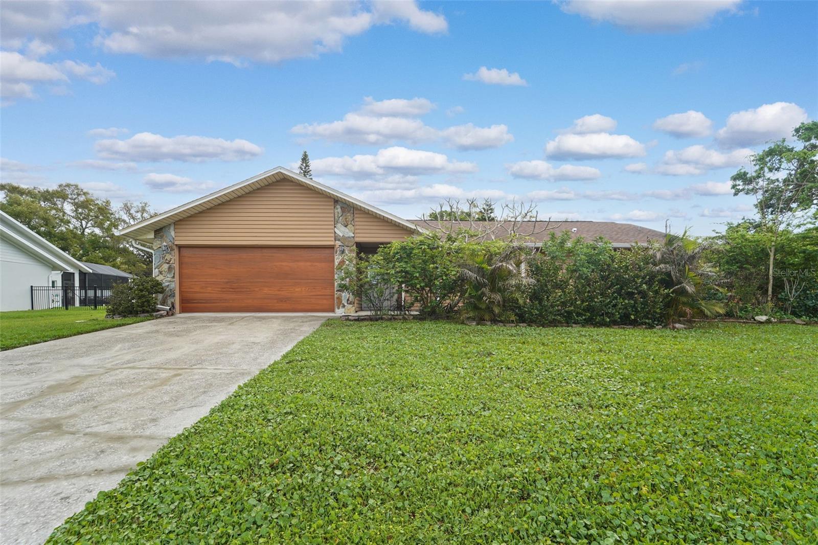 2007 Golf View Dr photo 1
