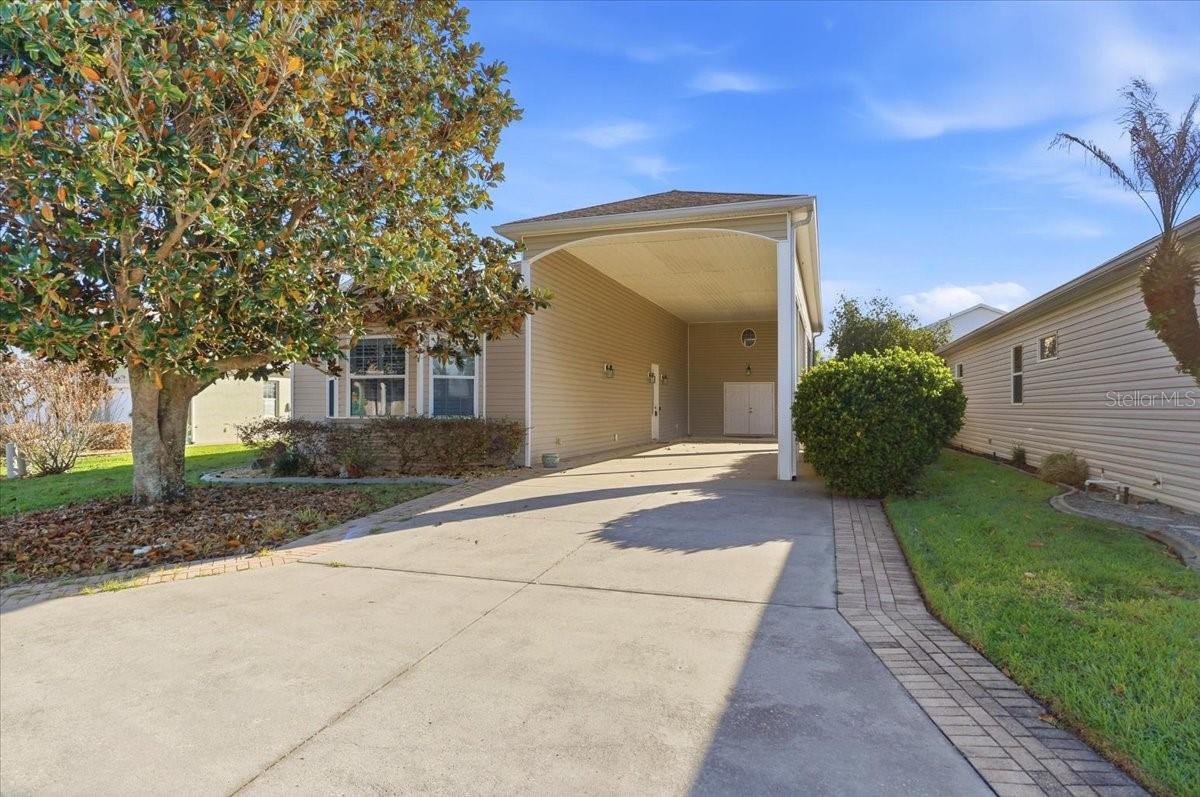 323 Travelers Dr photo 1