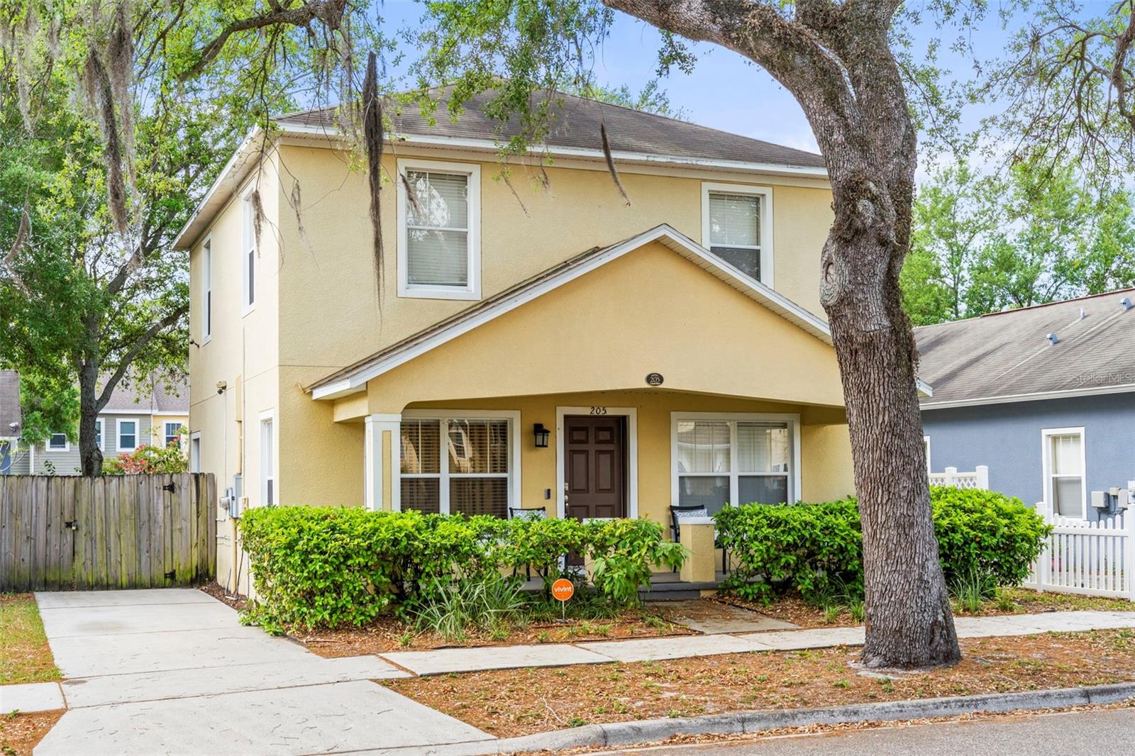 205 E Kirby St photo 1