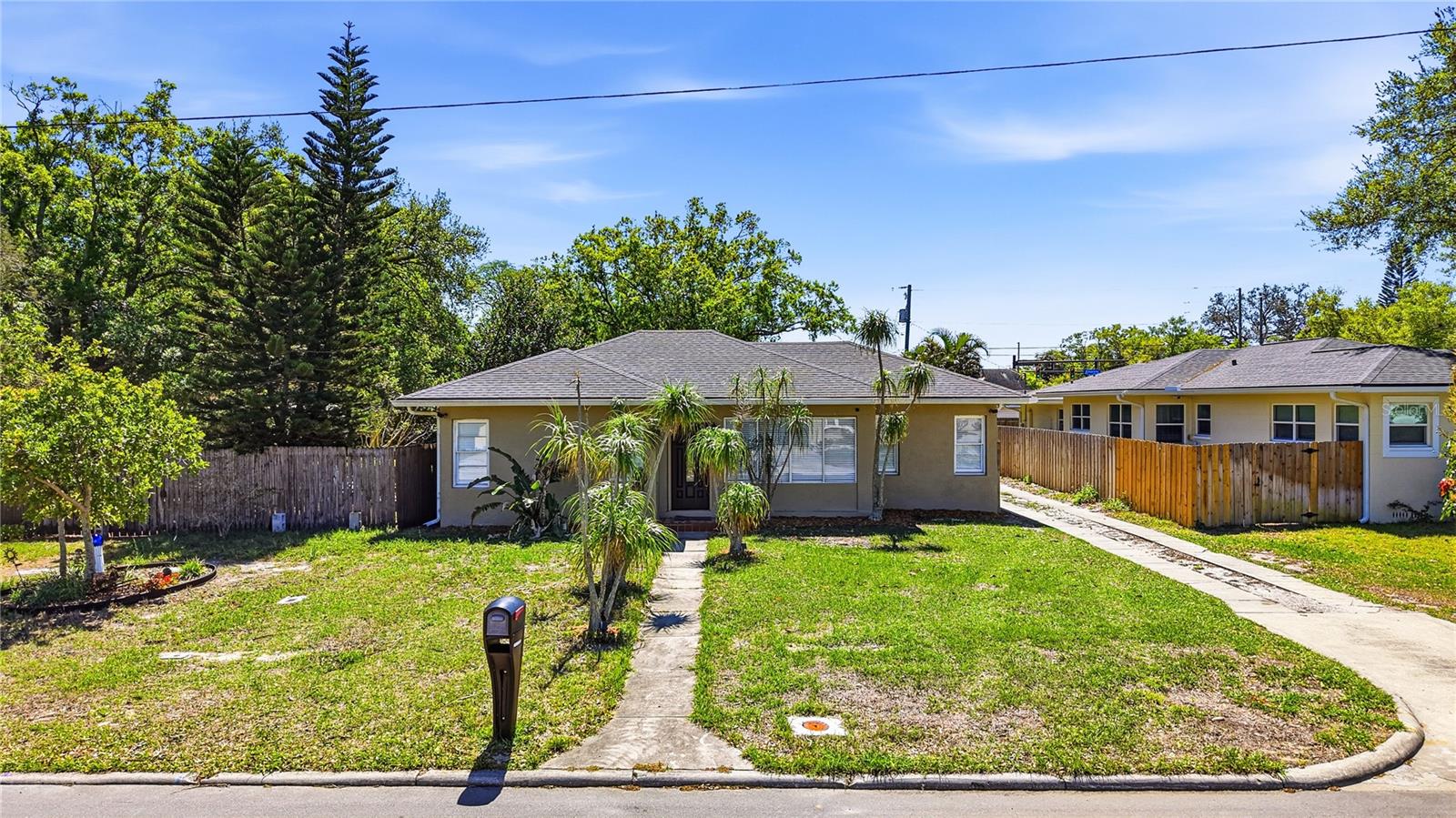 1505 Laura St photo 1