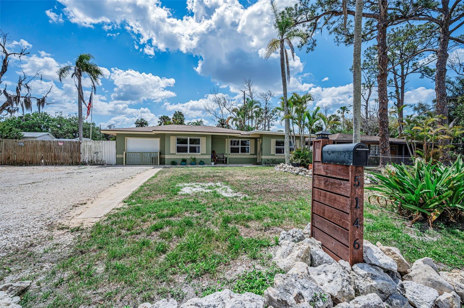 5146 Mallett Dr photo 1