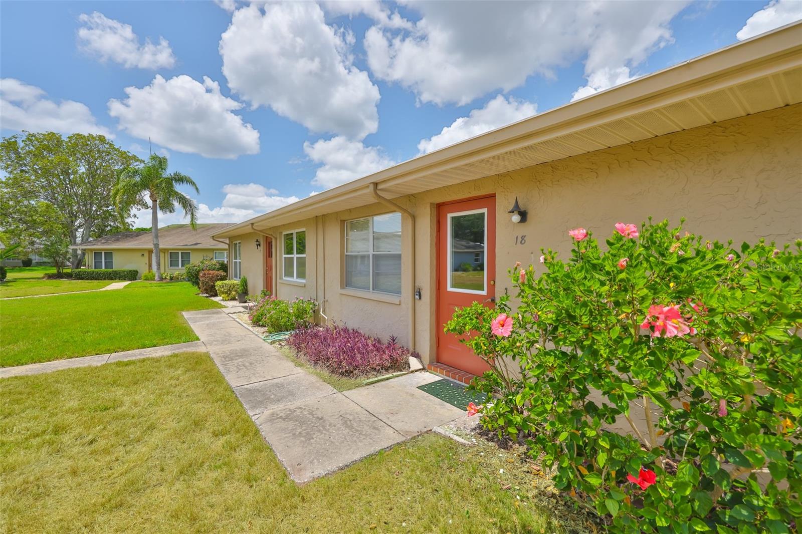 1904 Canterbury Ln #18 photo 1
