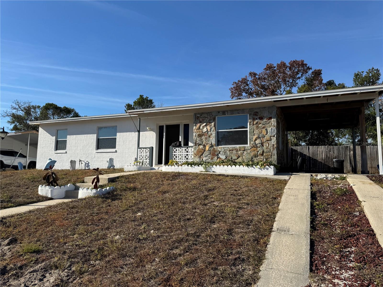 425 Hollyhock Ln photo 1