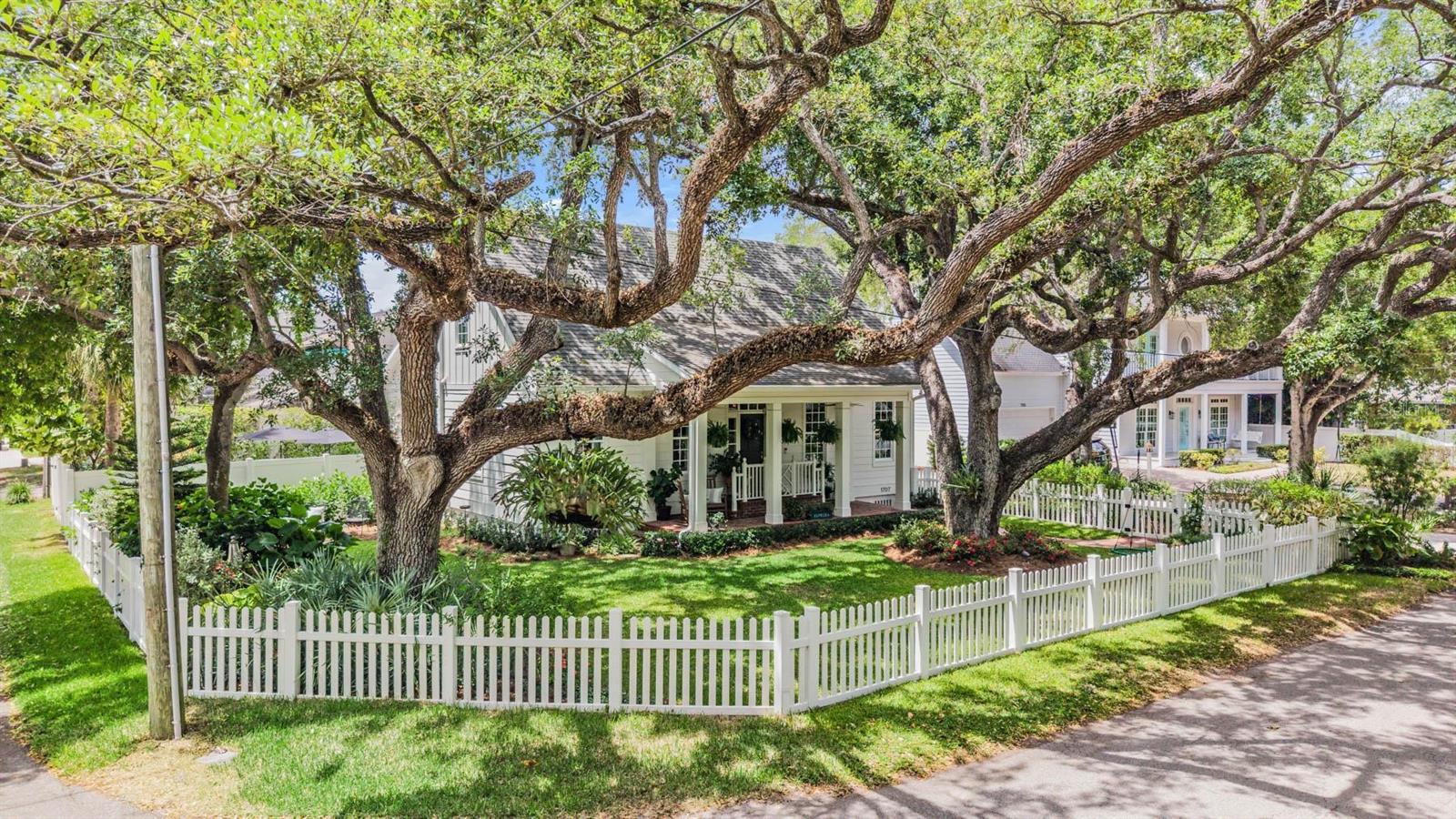 1707 S Hesperides St photo 1