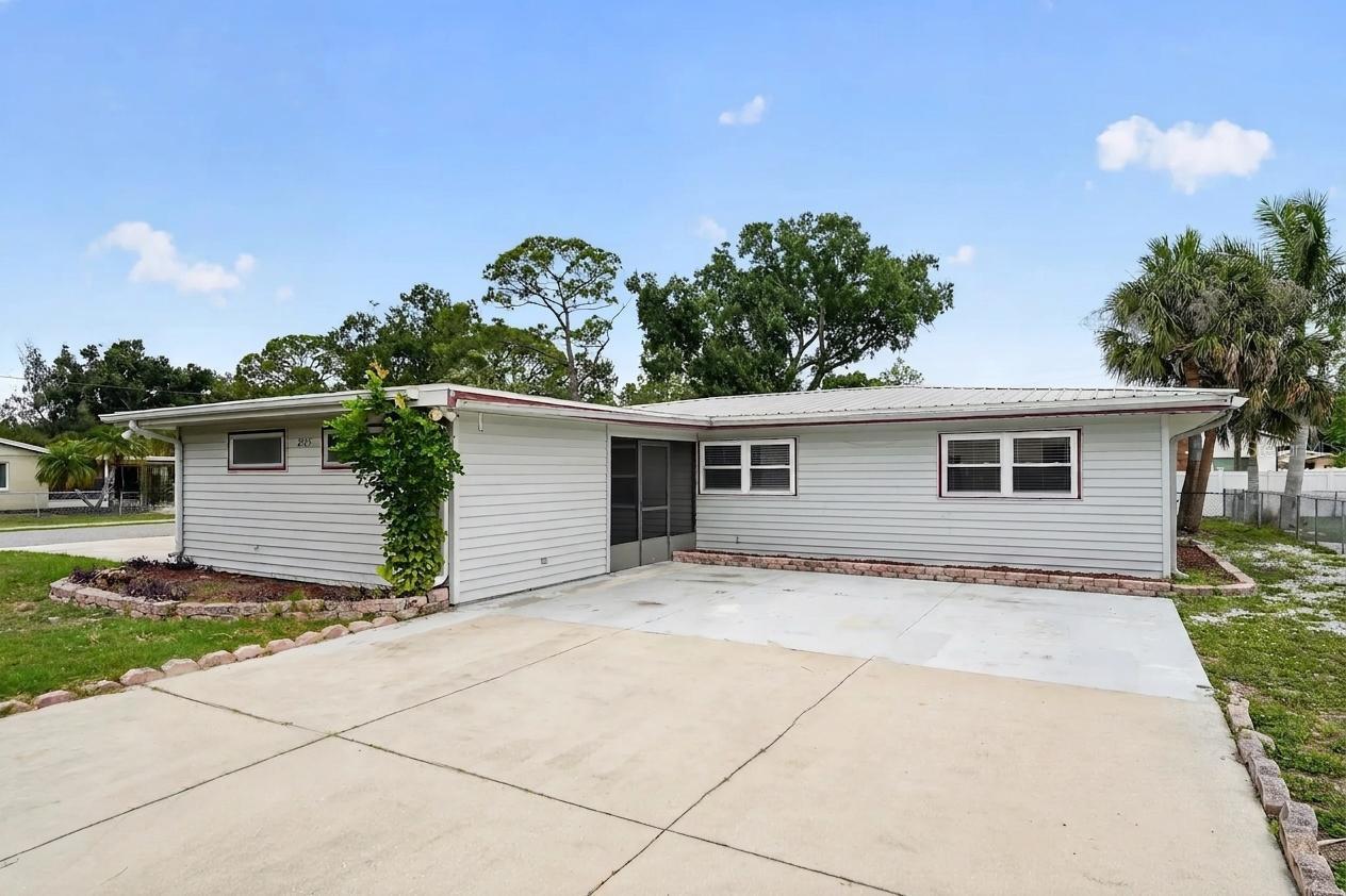 2505 Wood St photo 1