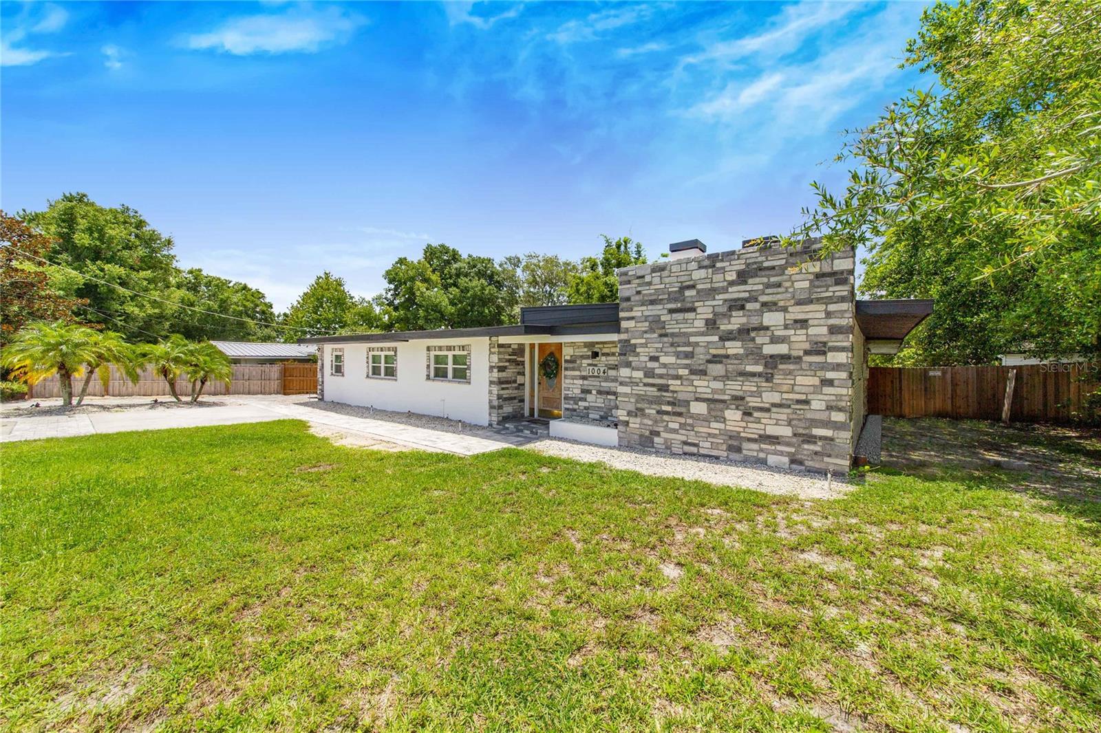 1004 Avenue G NE photo 1