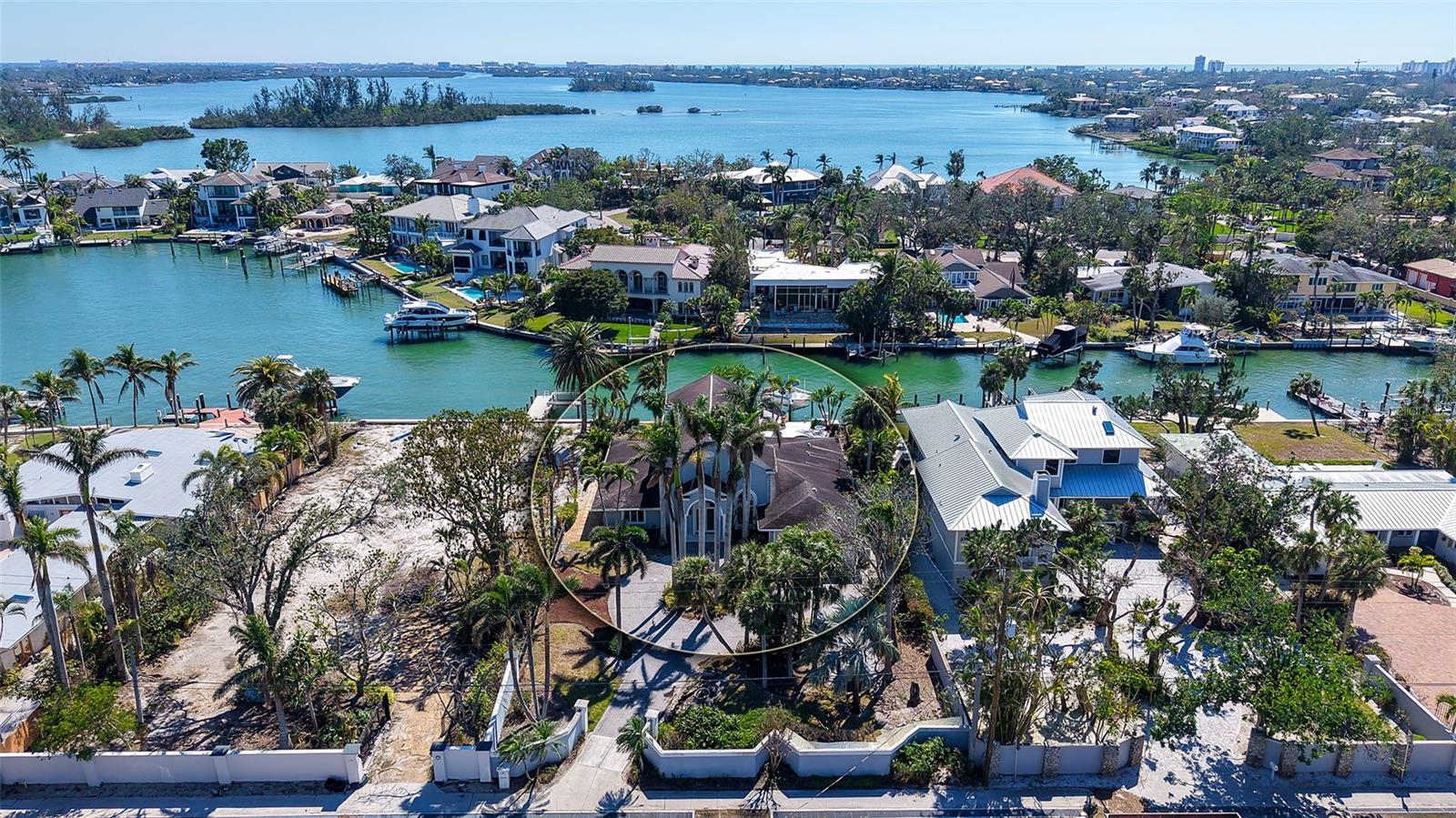 732 Siesta Dr photo 1