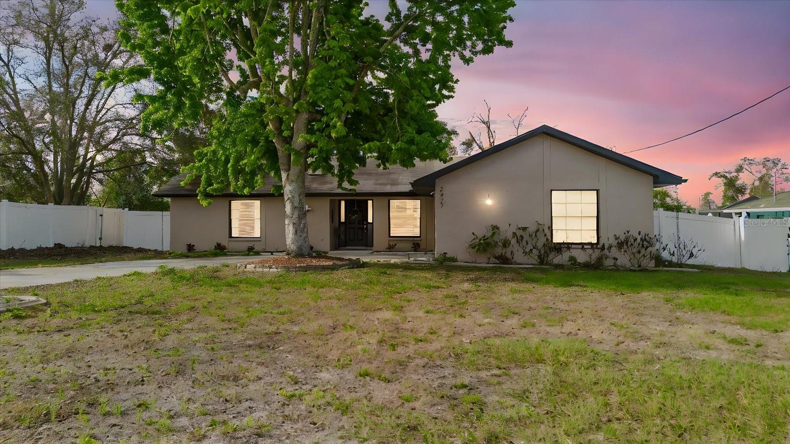 2427 Comerwood Dr photo 1