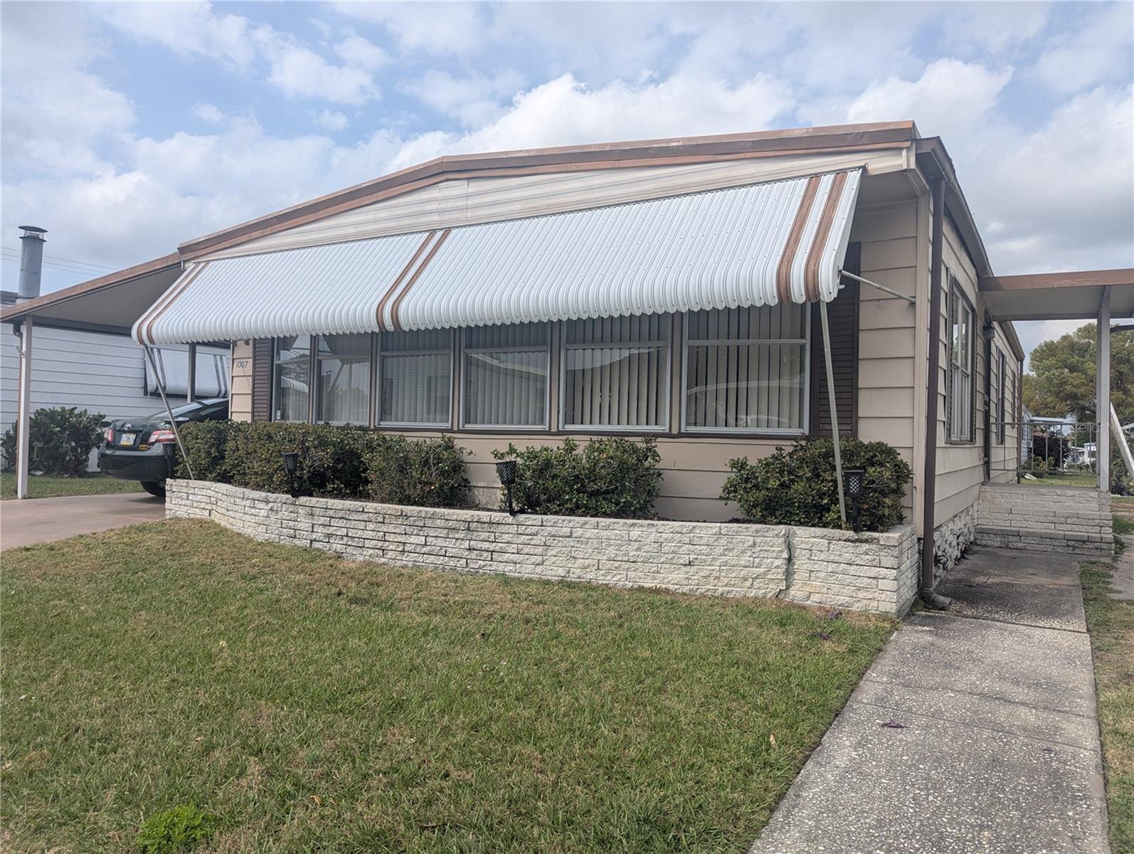 1007 Forest Lake Dr photo 1