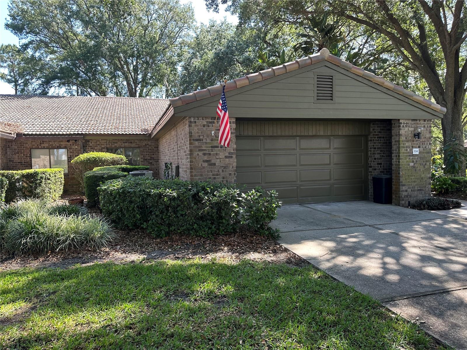 104 Woden Way photo 1
