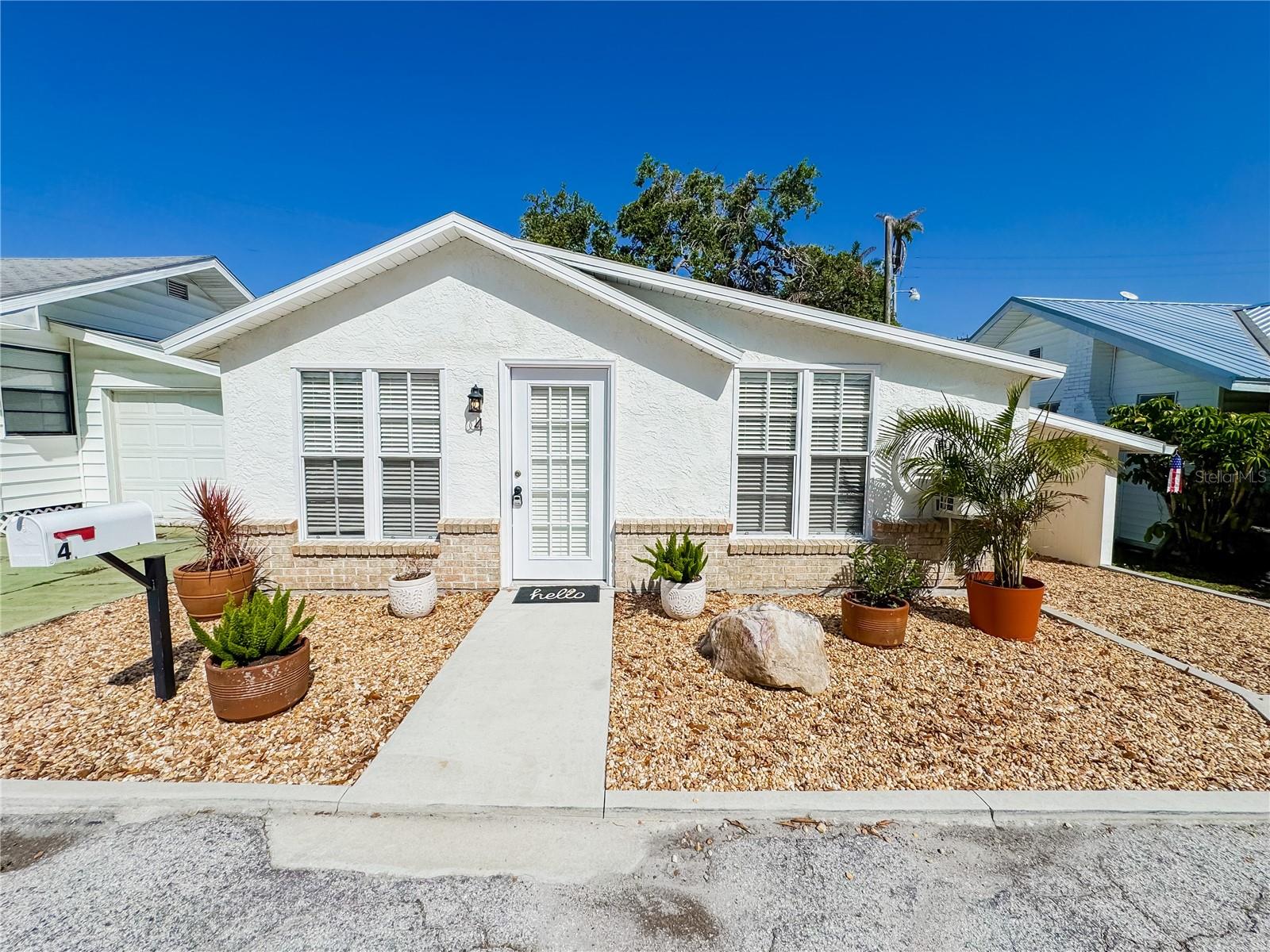 4 Braden Castle Dr photo 1
