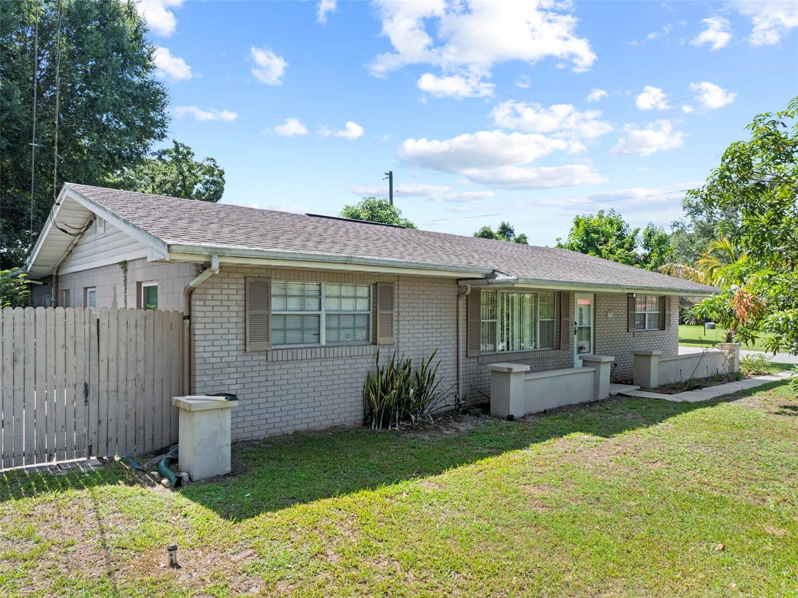 2800 Sunset Dr NW photo 1