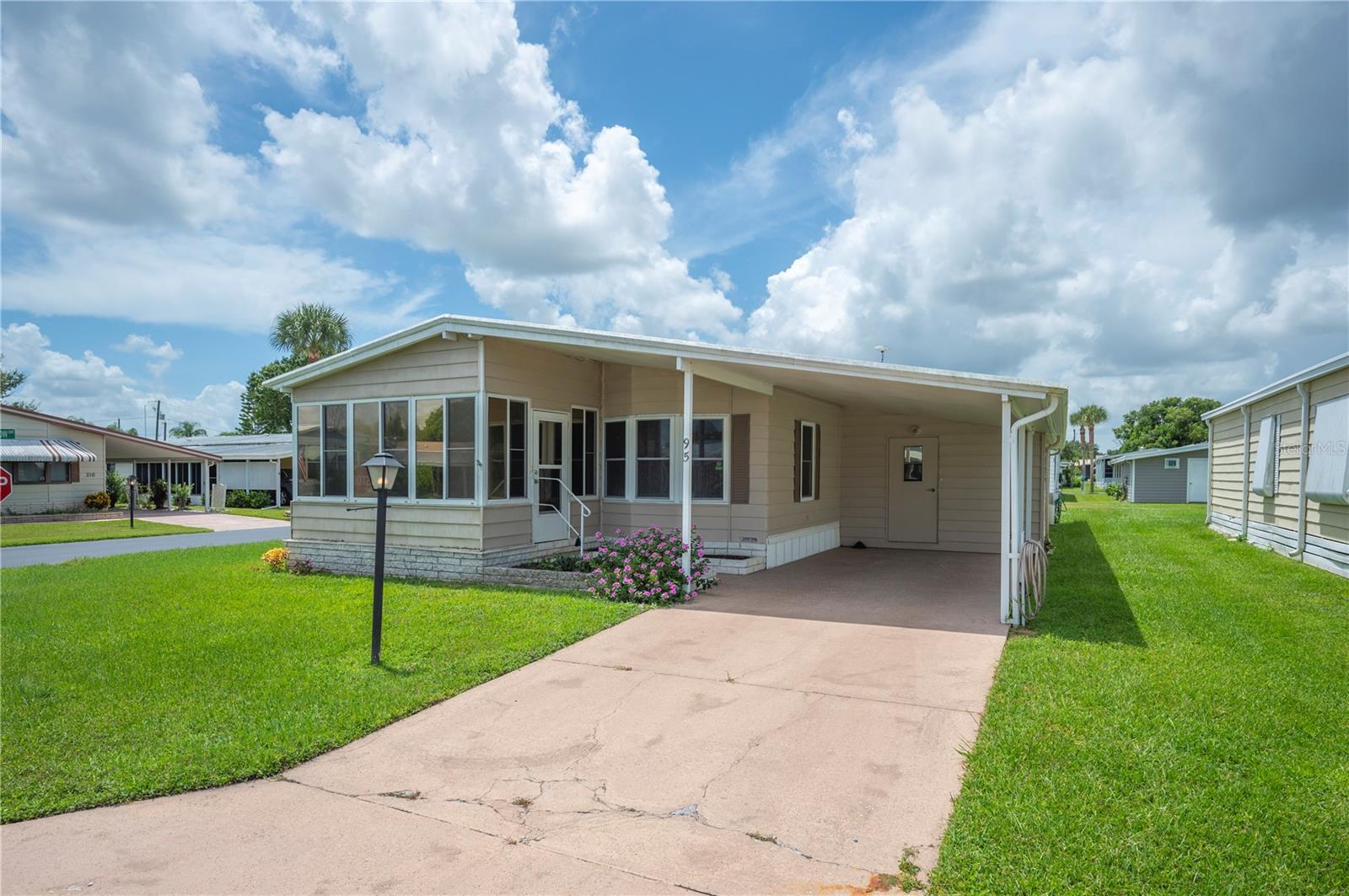 95 Parson Dr photo 1