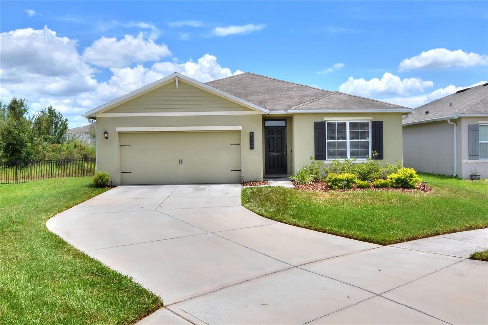 1829 Pristine Loop photo 1