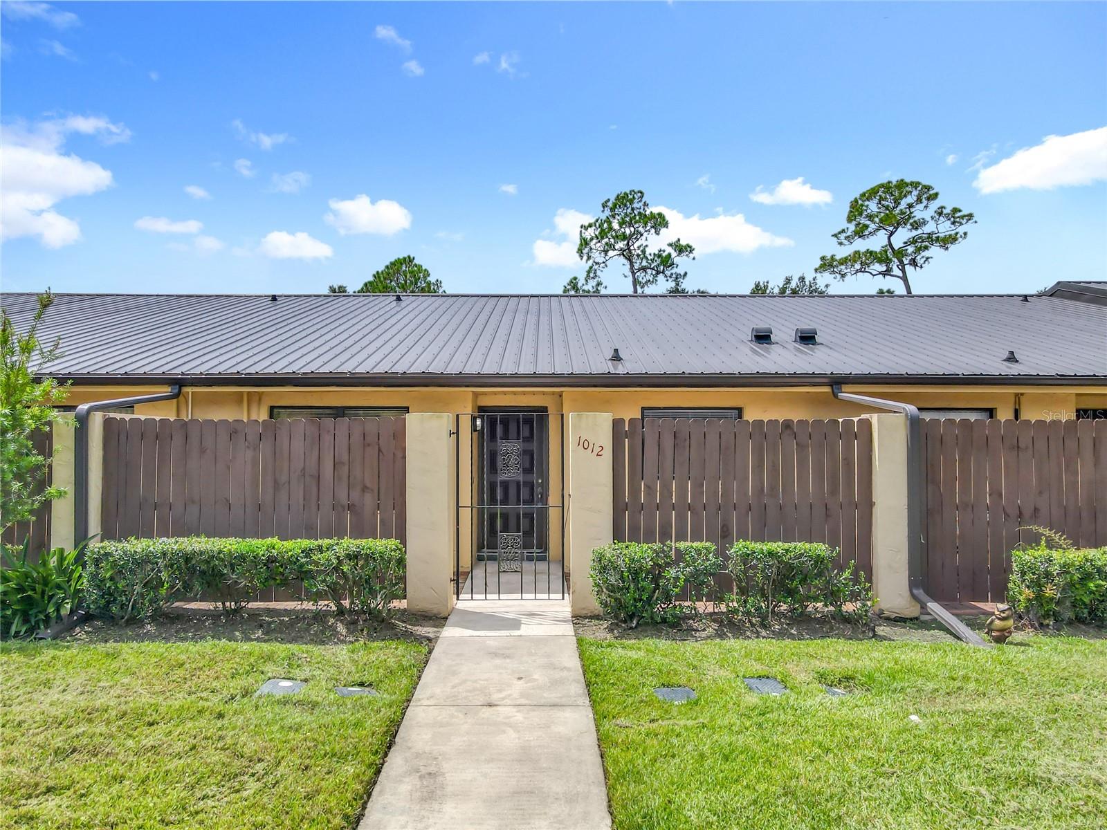 1012 Medinah Dr SE photo 1