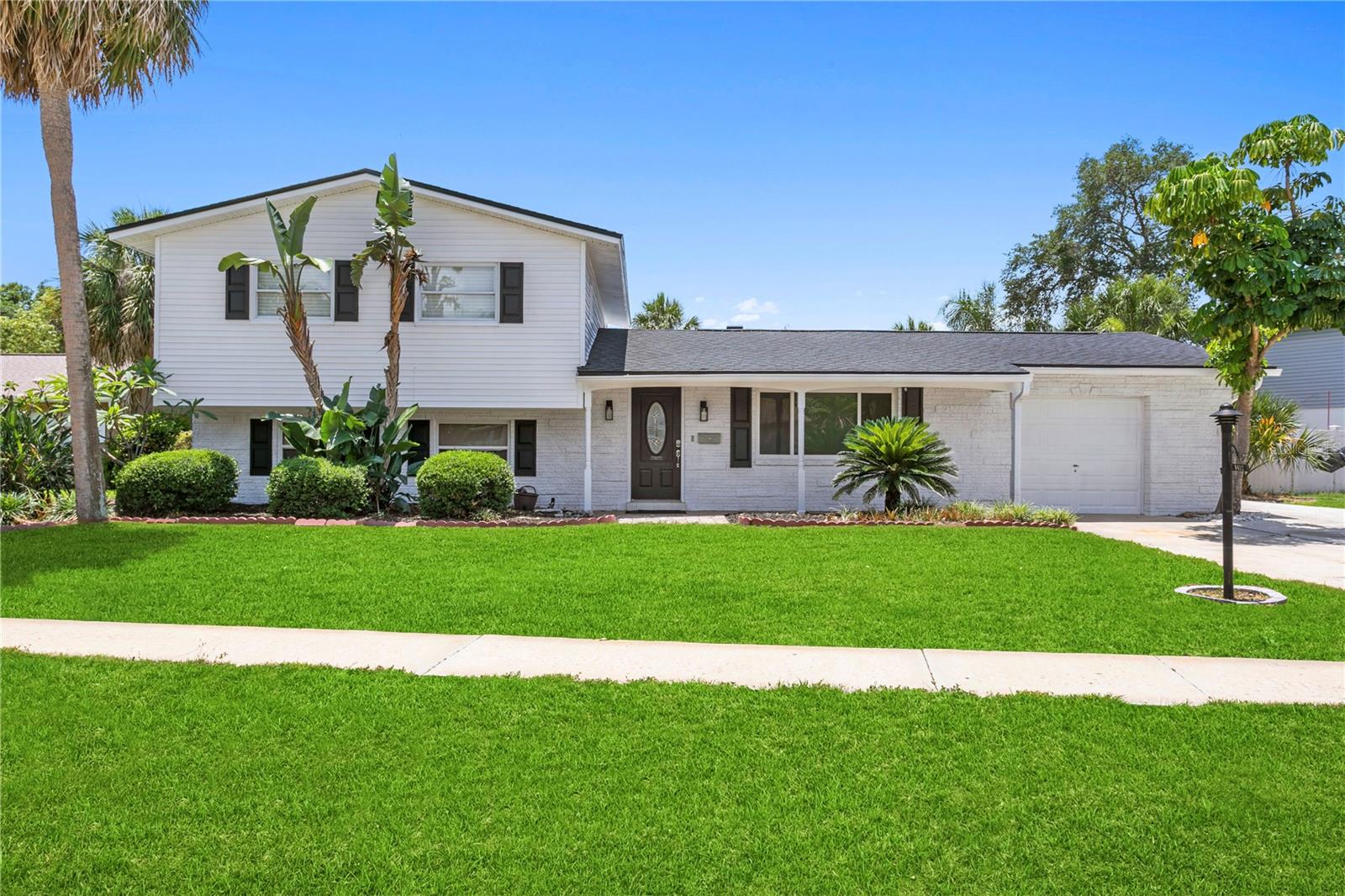 8412 Flagstone Dr photo 1