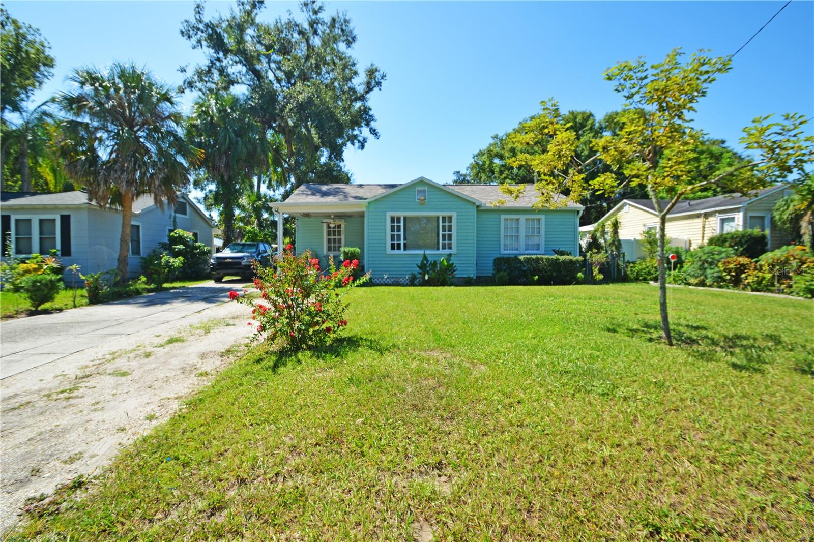 1405 E North St photo 1