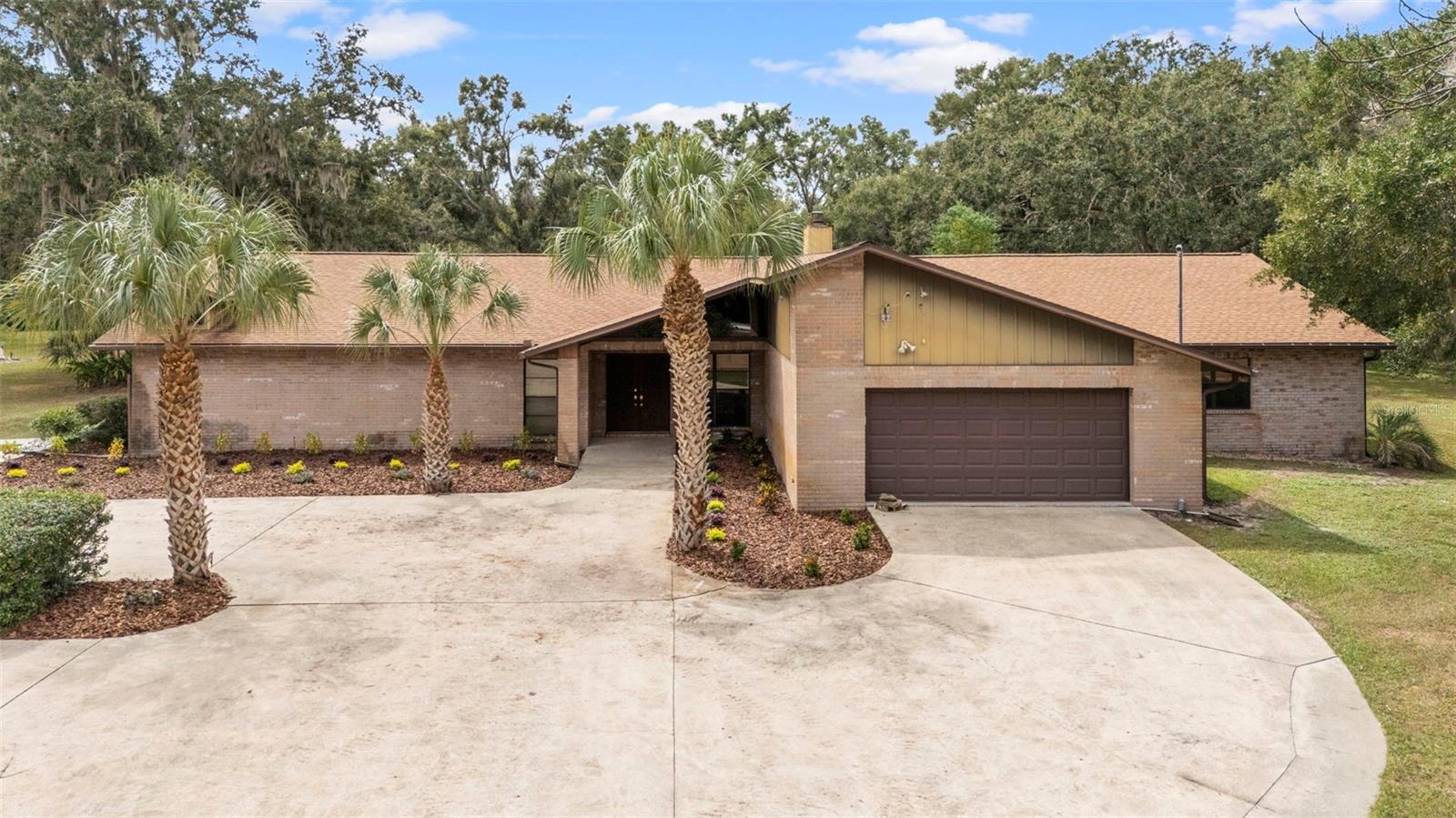 309 Hidden Lake Dr photo 1