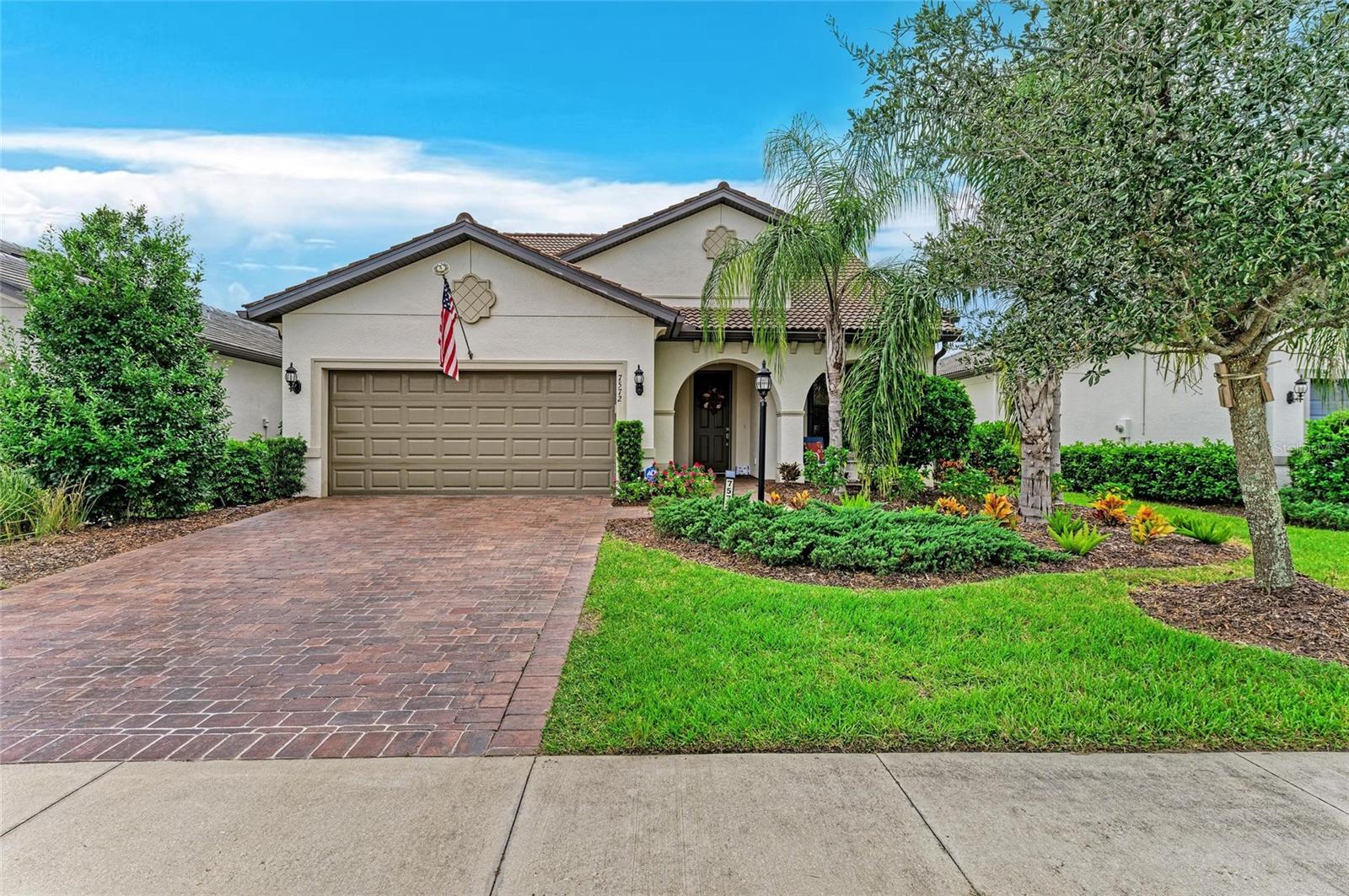 7572 Viola Loop photo 1