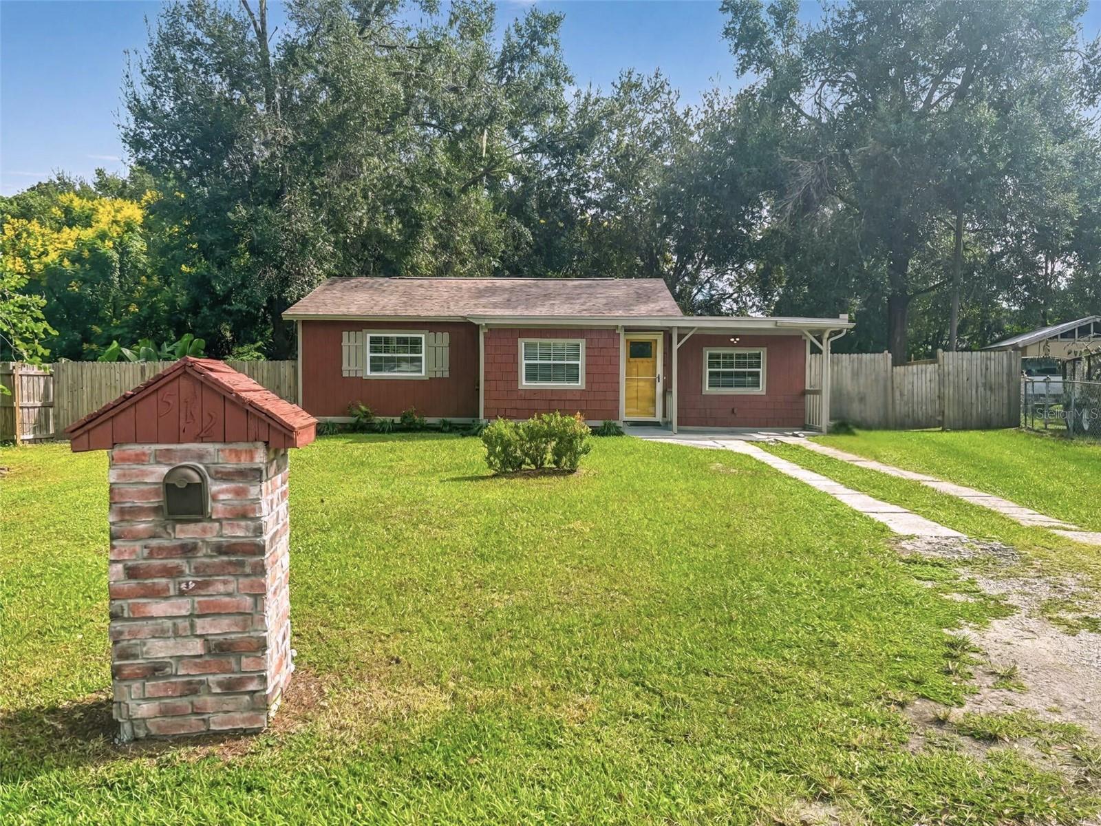 512 Green Cir photo 1