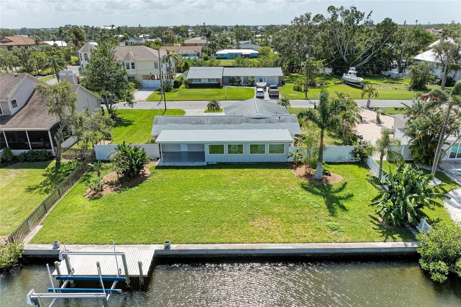 4412 Dolphin Ln photo 1