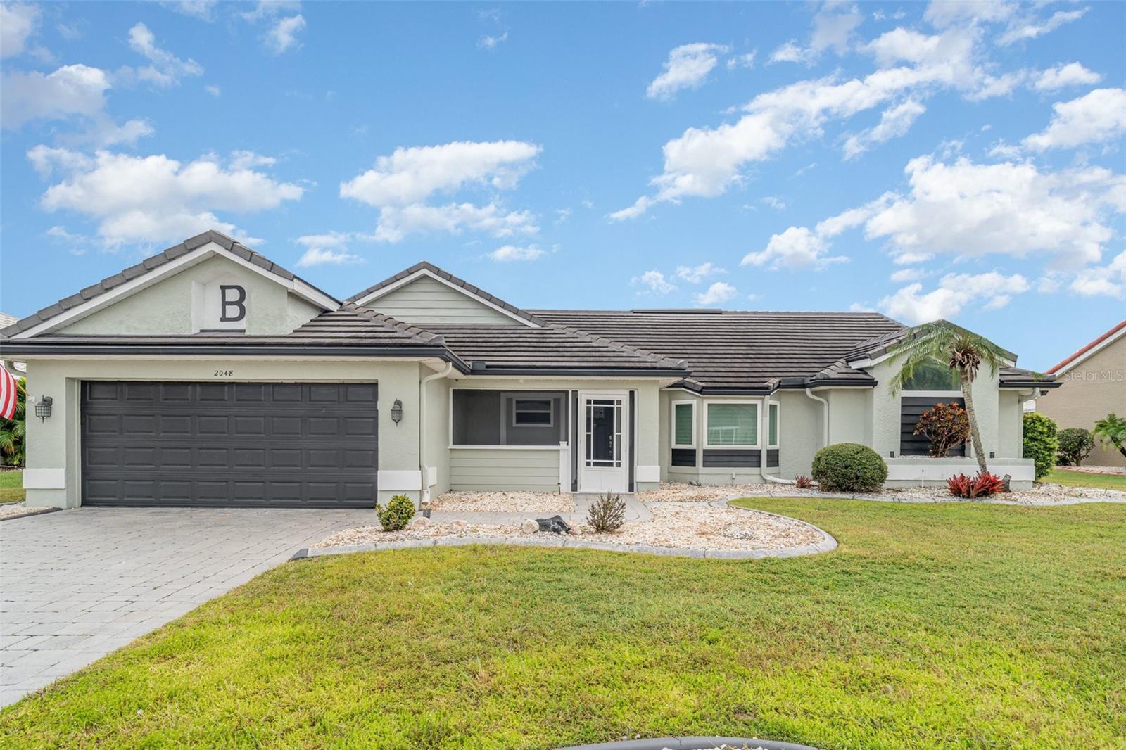 2048 Berry Roberts Dr photo 1